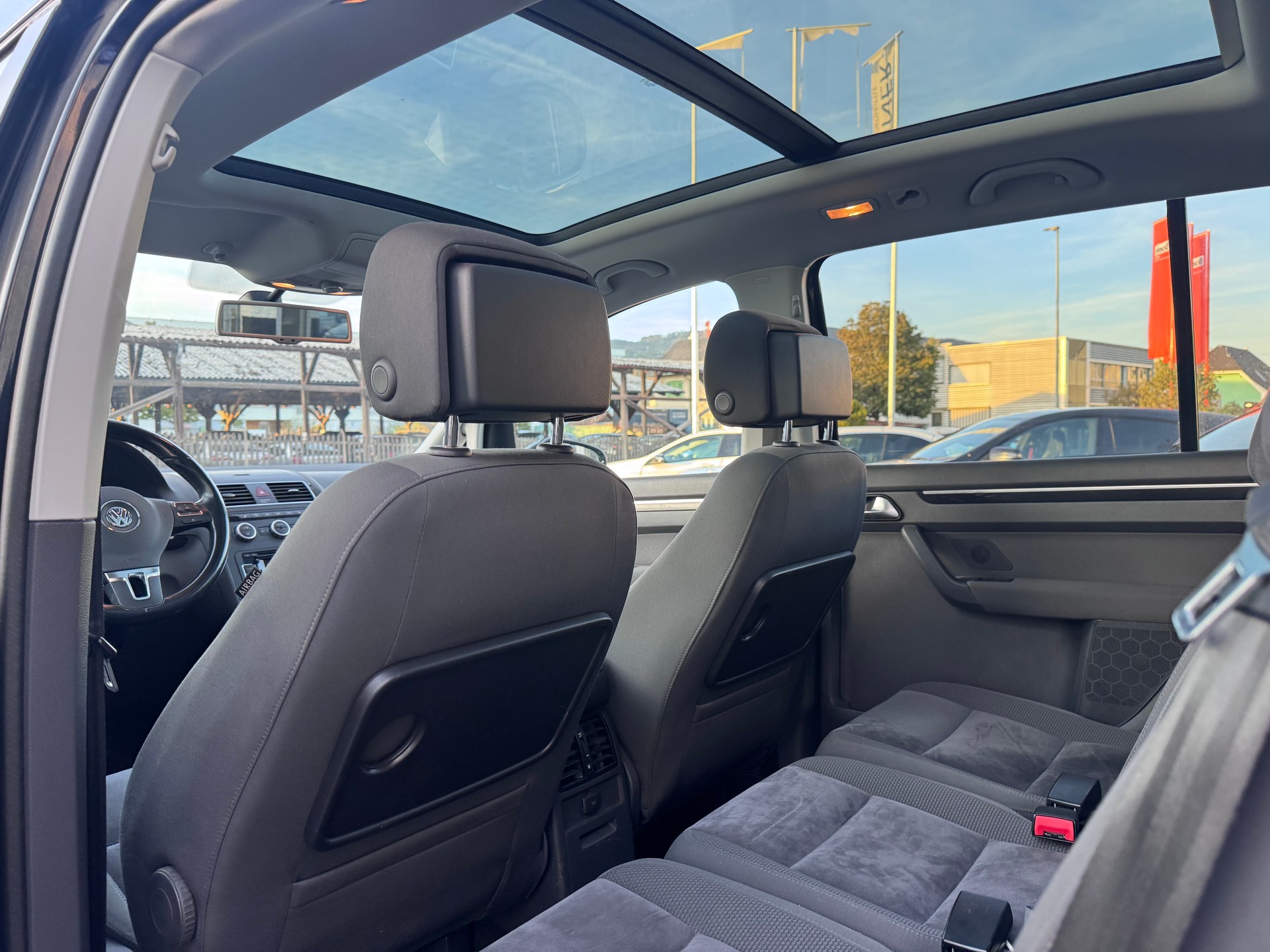 VW Touran 1.4 TSI Highline DSG-image-7