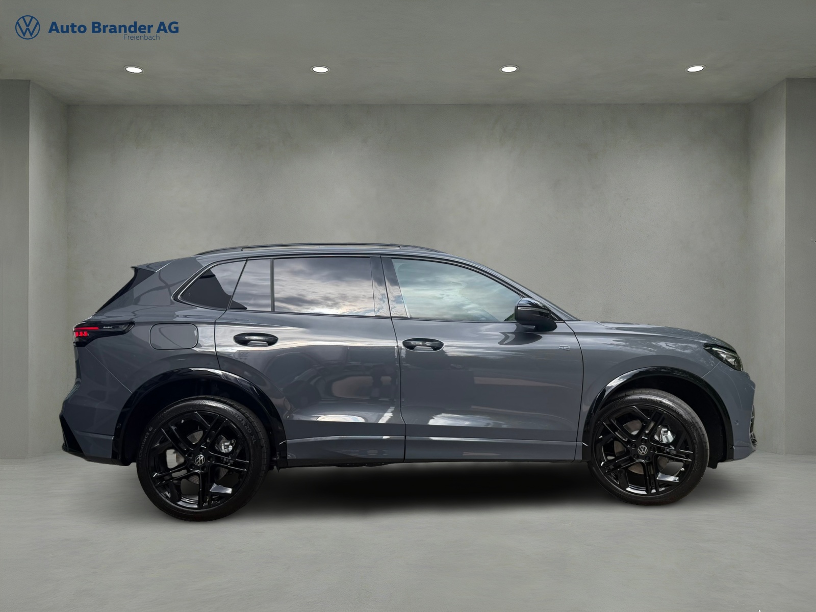 VW Tiguan 2.0 TSI DSG R-Line Plus 4Motion-image-5
