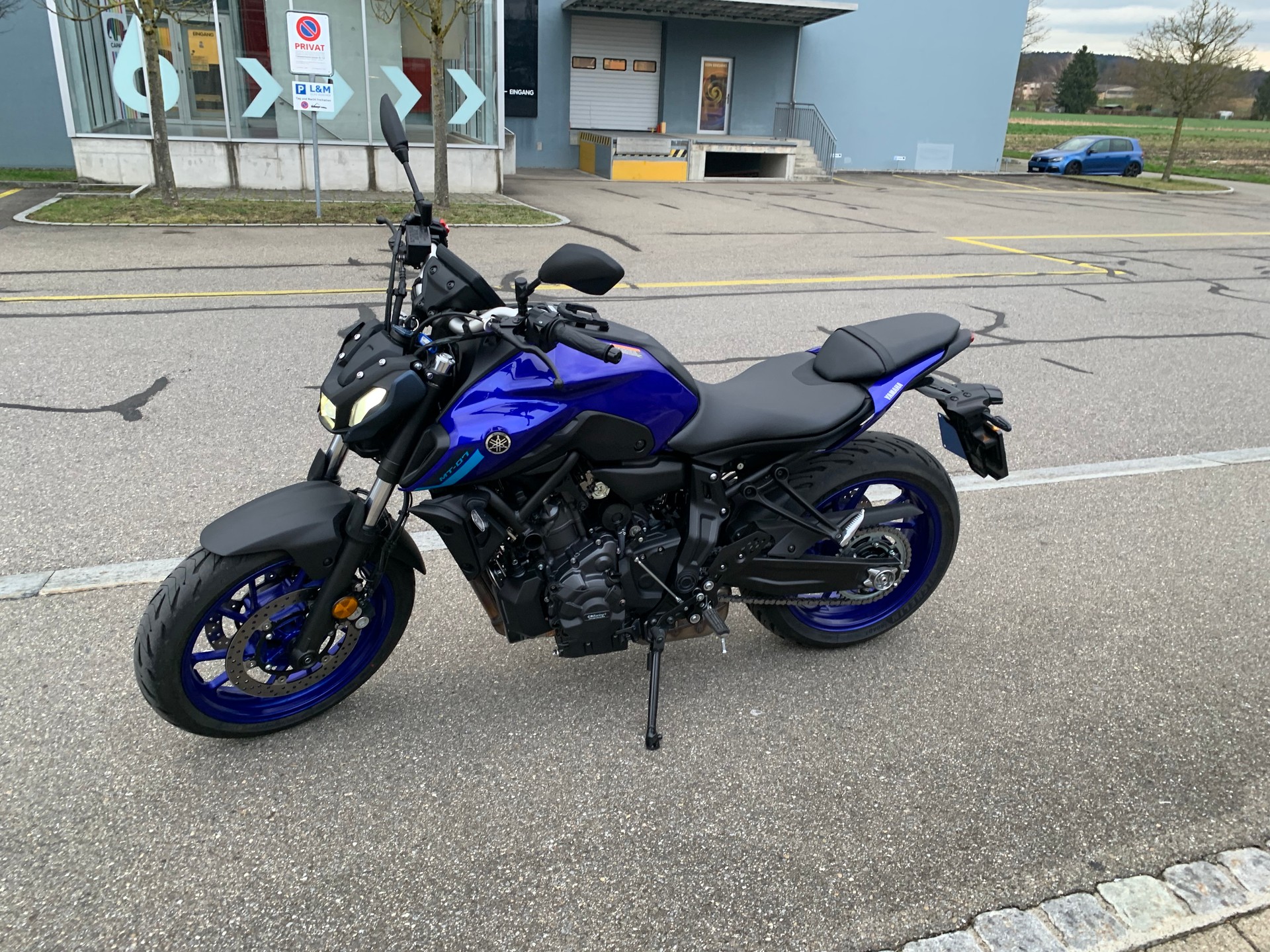 YAMAHA MT-07-showroom-element-1