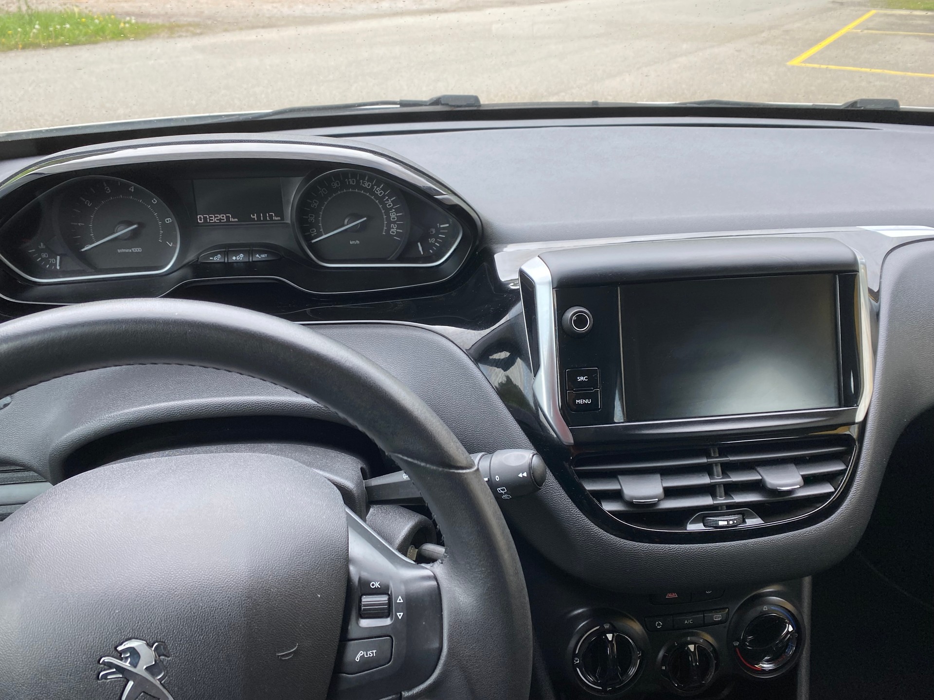 PEUGEOT 208 1.2 PureTech Signature-image-5
