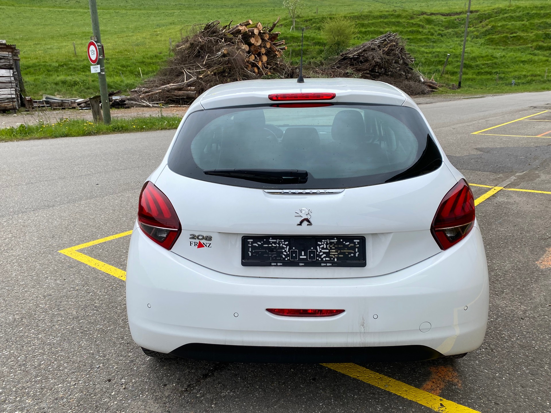 PEUGEOT 208 1.2 PureTech Signature-image-3