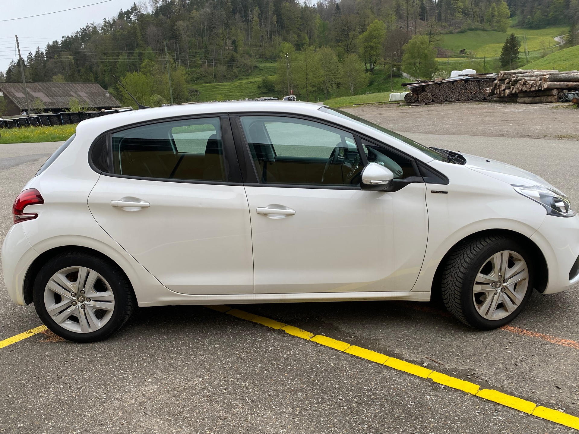PEUGEOT 208 1.2 PureTech Signature-image-4