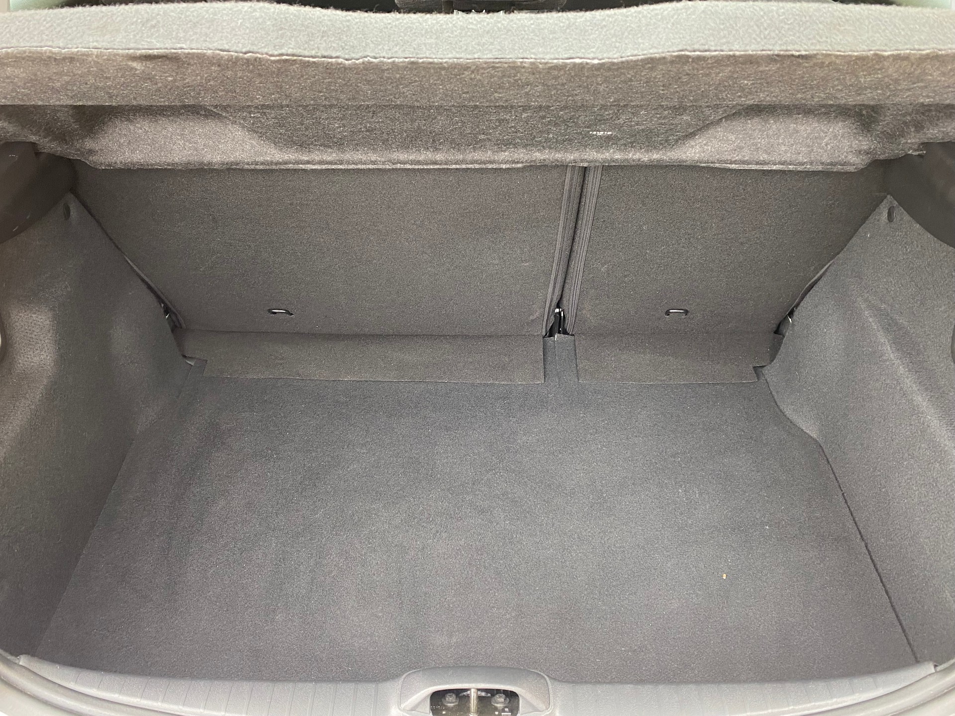 PEUGEOT 208 1.2 PureTech Signature-image-10