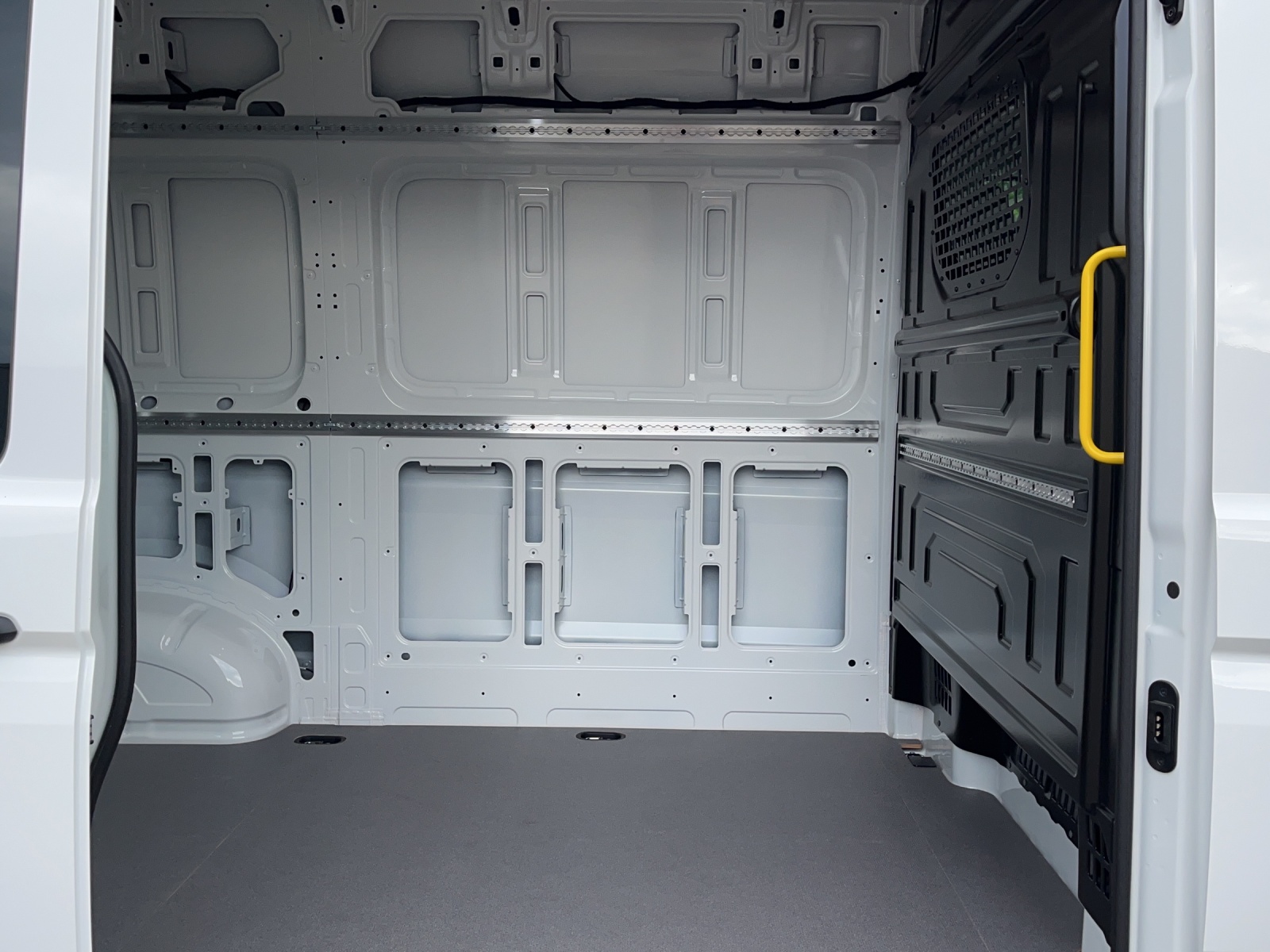 VW Crafter 35 2.0 TDI Entry L3 A-image-8