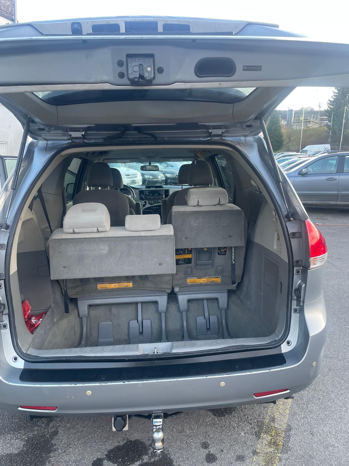TOYOTA Sienna-image-8