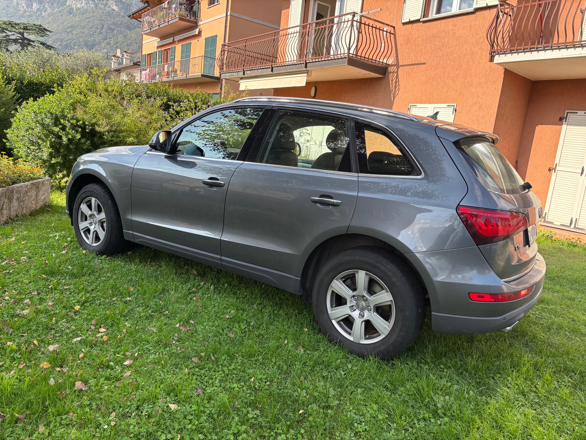 AUDI Q5 3.0 TDI quattro S-tronic-image-2