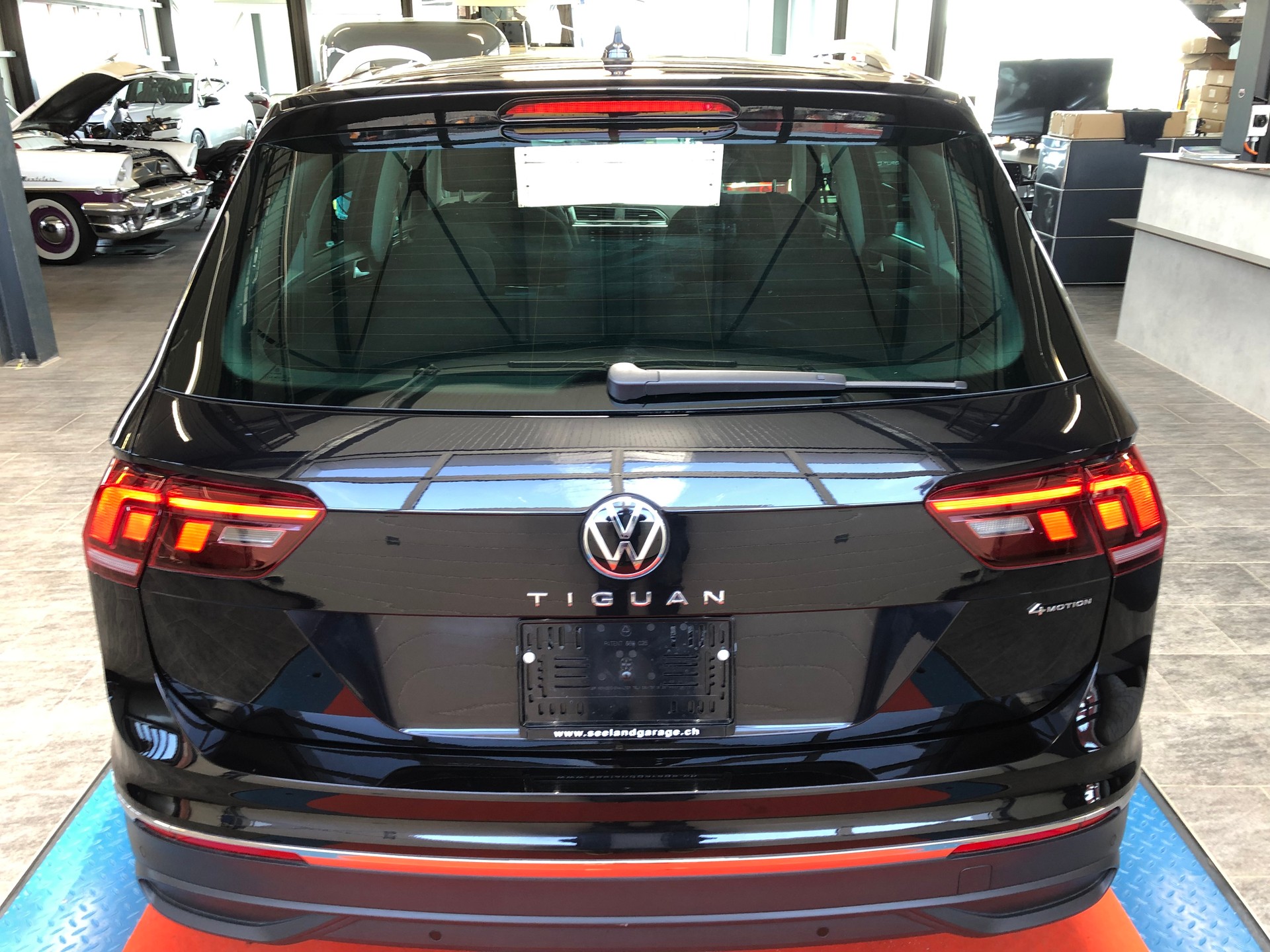 VW Tiguan 2.0 TDI SCR Life 4Motion DSG-image-7