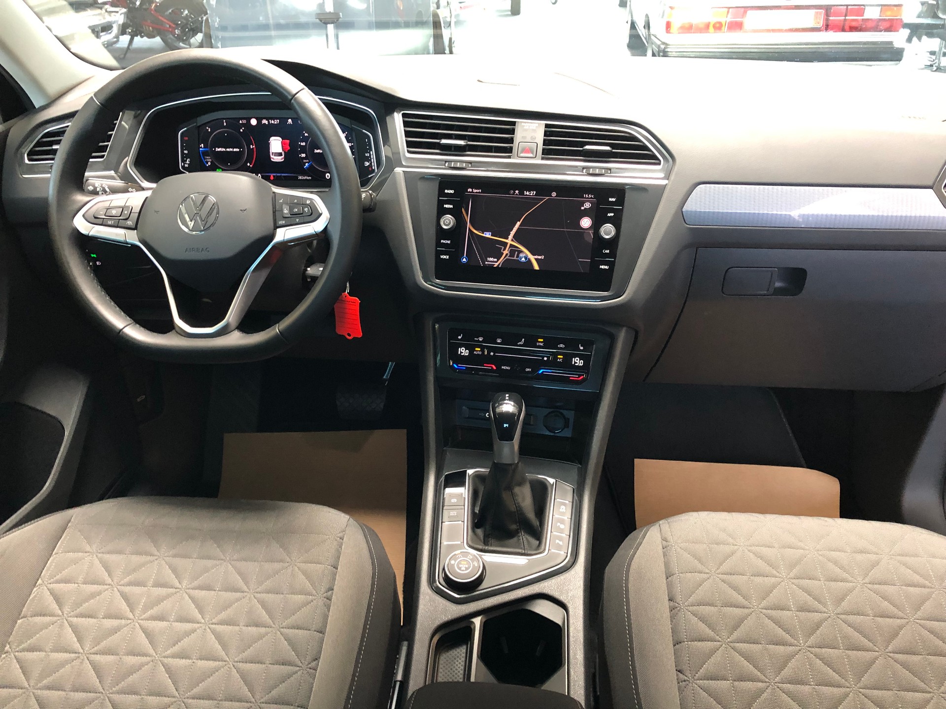VW Tiguan 2.0 TDI SCR Life 4Motion DSG-image-16
