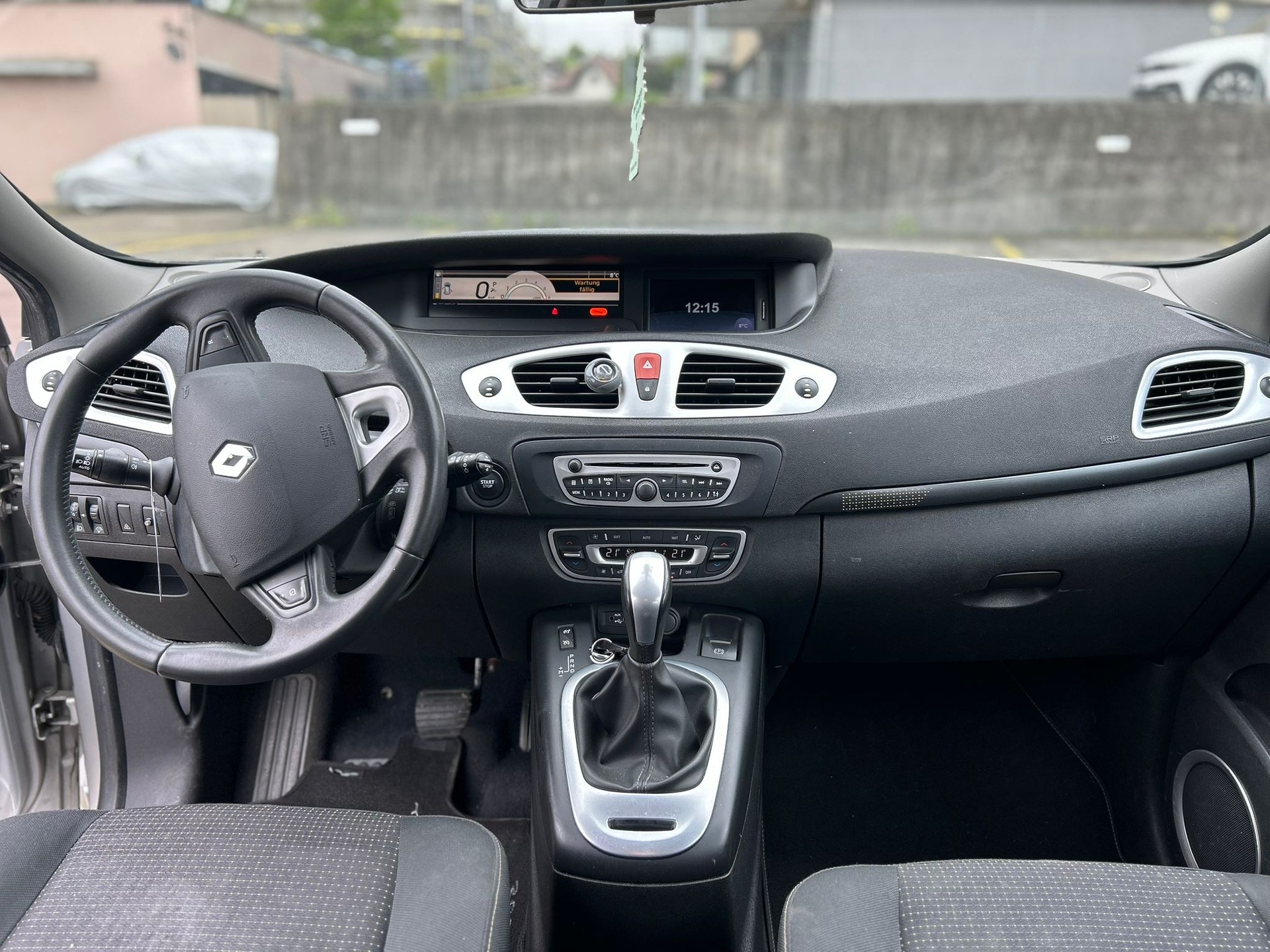 RENAULT Grand Scénic 2.0 dCi Privilège Automatic-image-11
