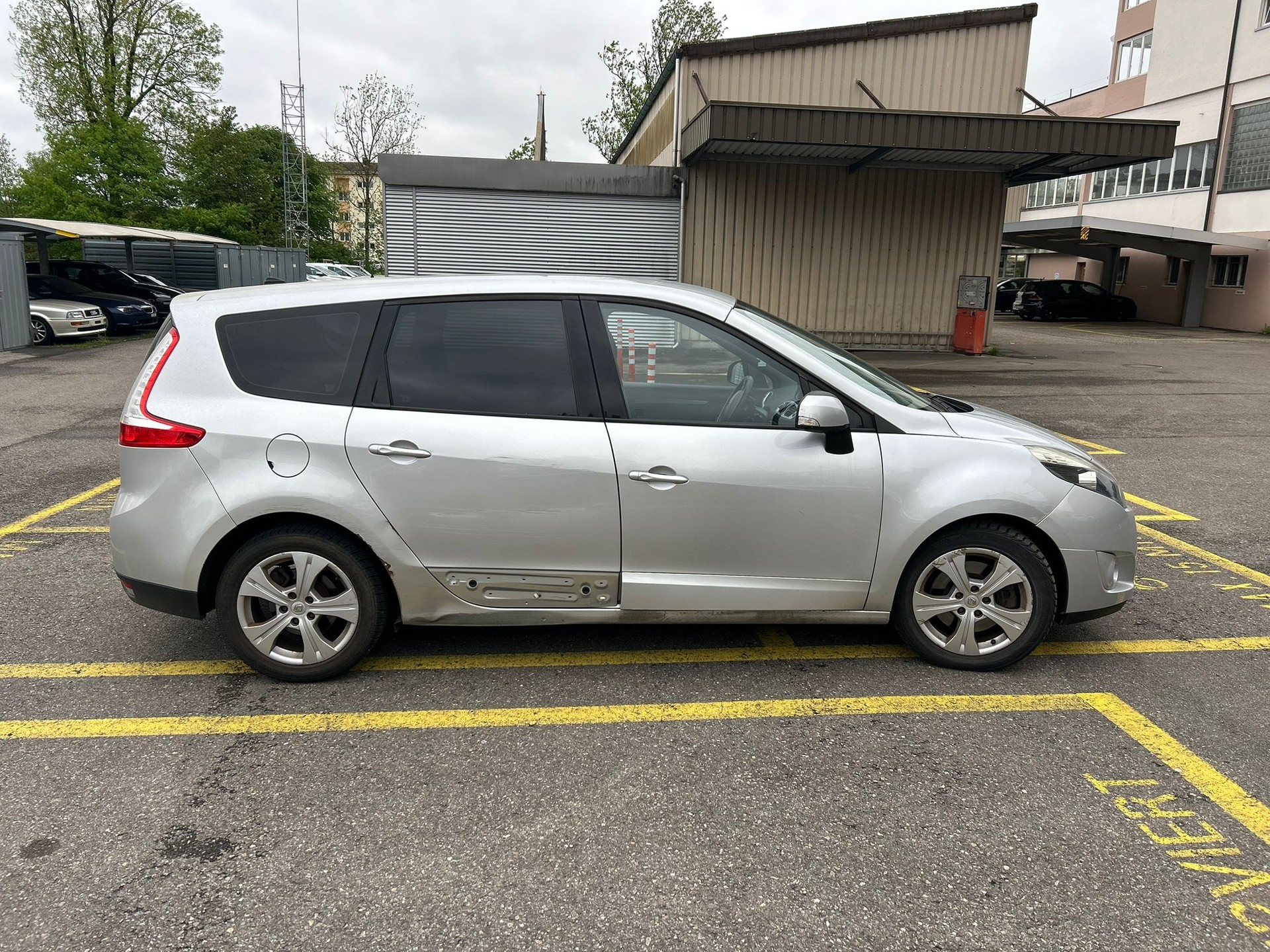 RENAULT Grand Scénic 2.0 dCi Privilège Automatic-image-5