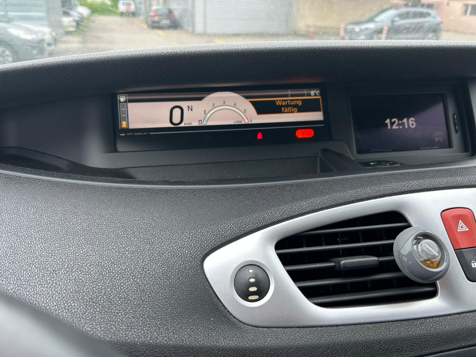 RENAULT Grand Scénic 2.0 dCi Privilège Automatic-image-13