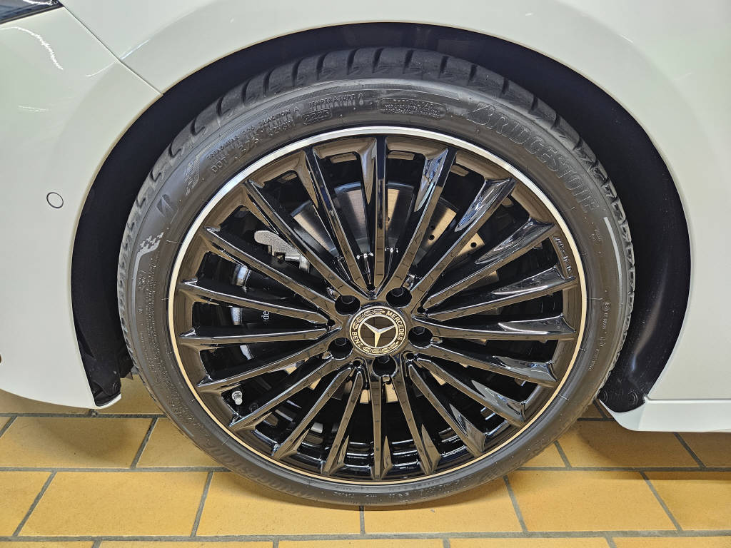 MERCEDES-BENZ A 250 4Matic AMG Line-image-15