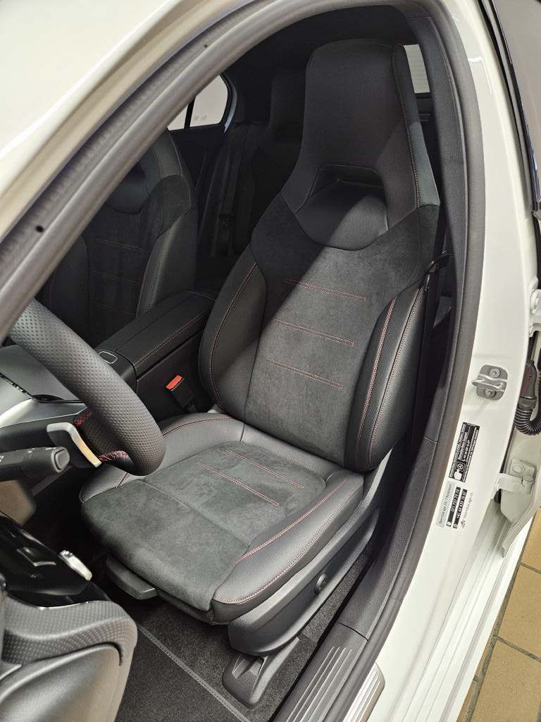MERCEDES-BENZ A 250 4Matic AMG Line-image-7
