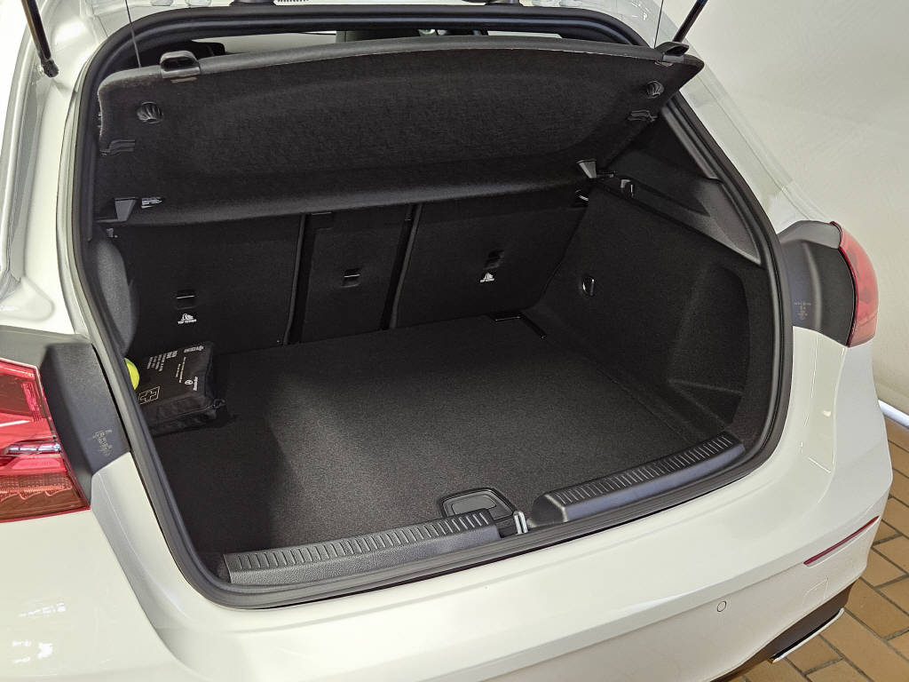MERCEDES-BENZ A 250 4Matic AMG Line-image-3