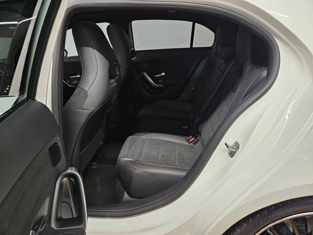 MERCEDES-BENZ A 250 4Matic AMG Line-image-13