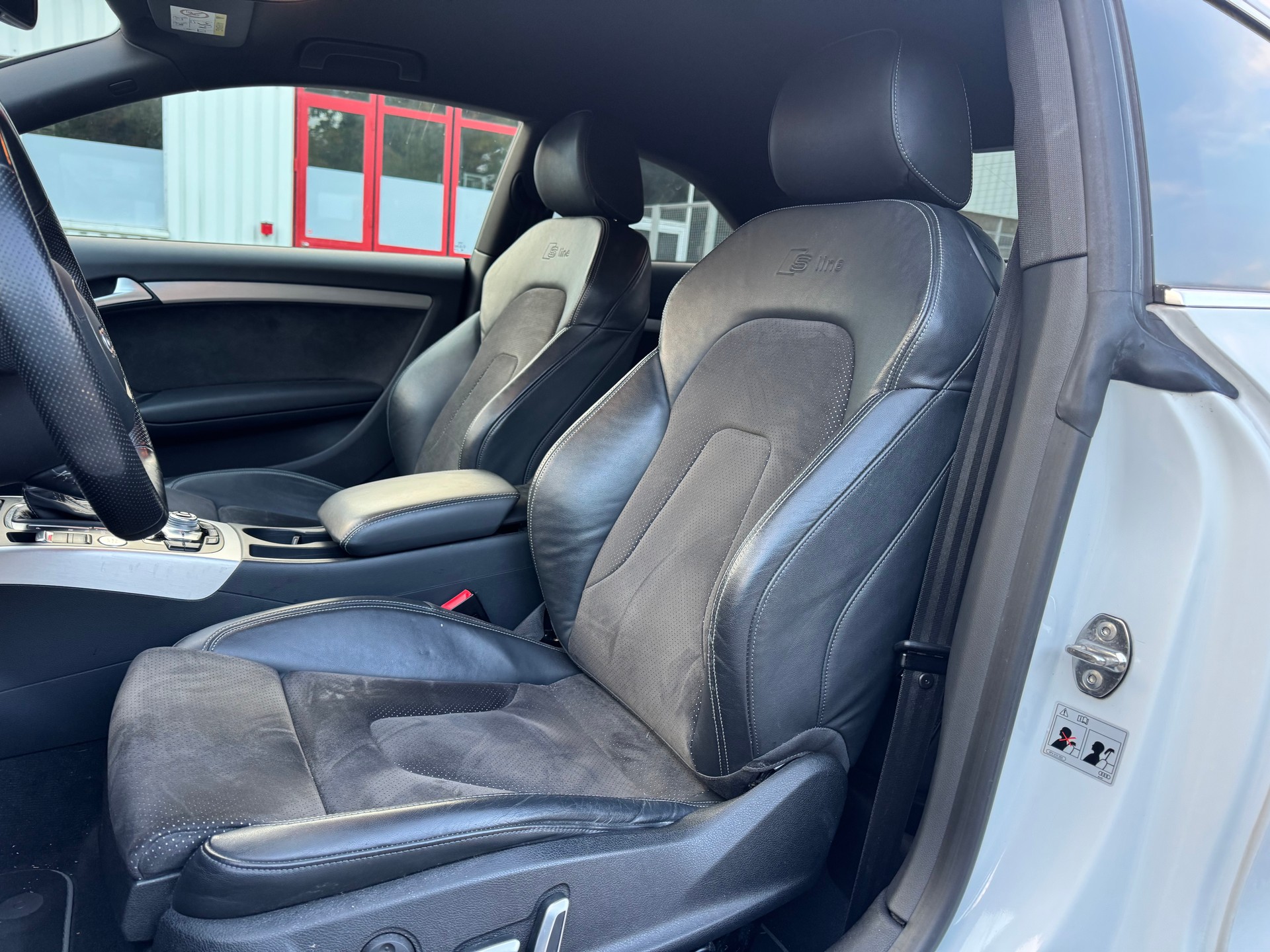 AUDI A5 Coupé 2.0 TFSI Attraction quattro S-tronic-image-6