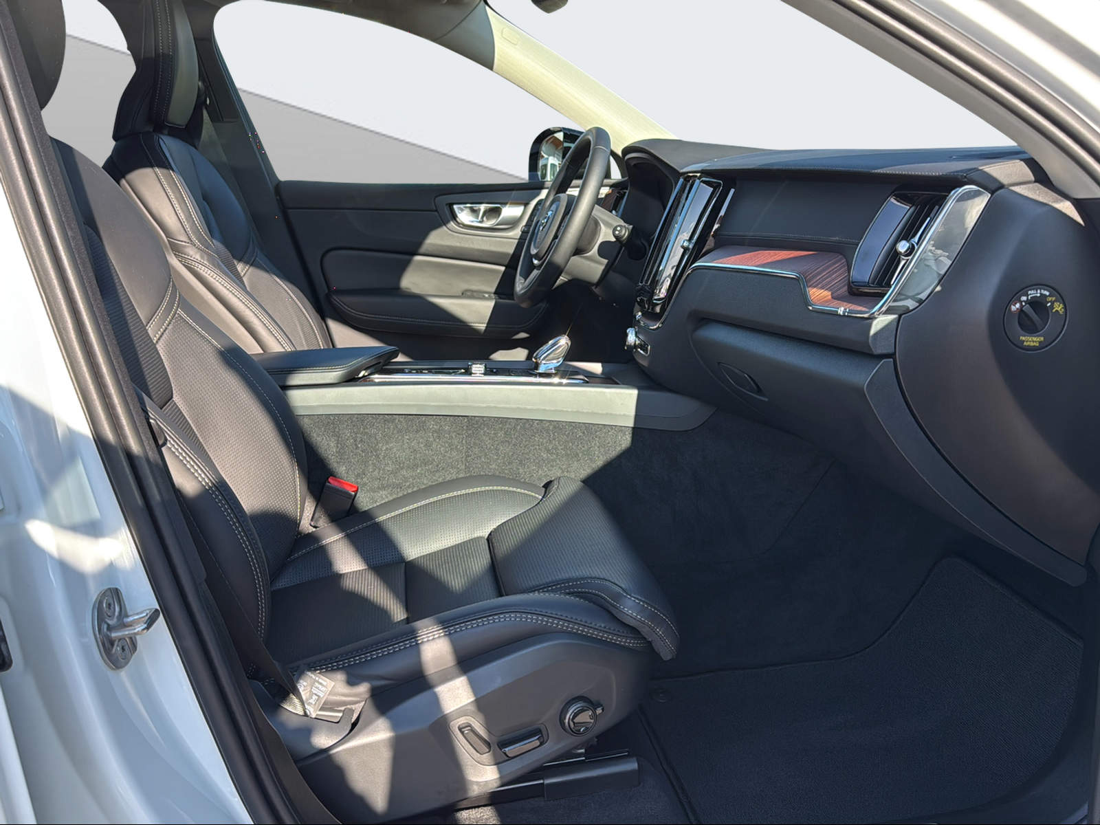 VOLVO XC60 2.0 B4 MH Ultimate Dark AWD-image-14