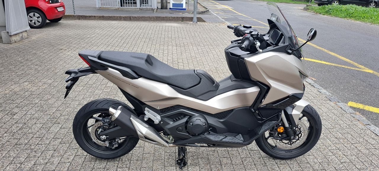 HONDA Forza 750