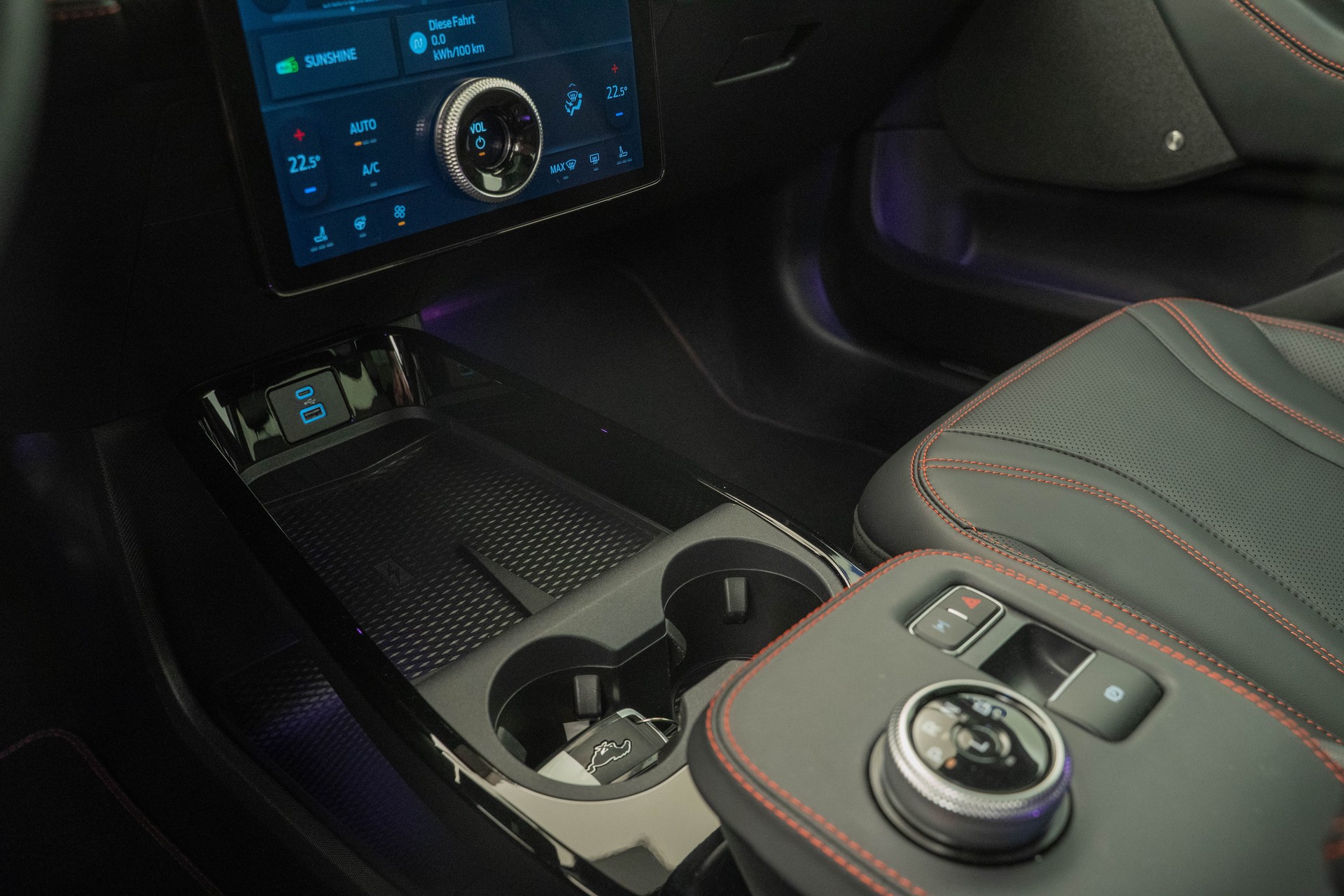 FORD Mustang Mach-E Premium AWD-image-13