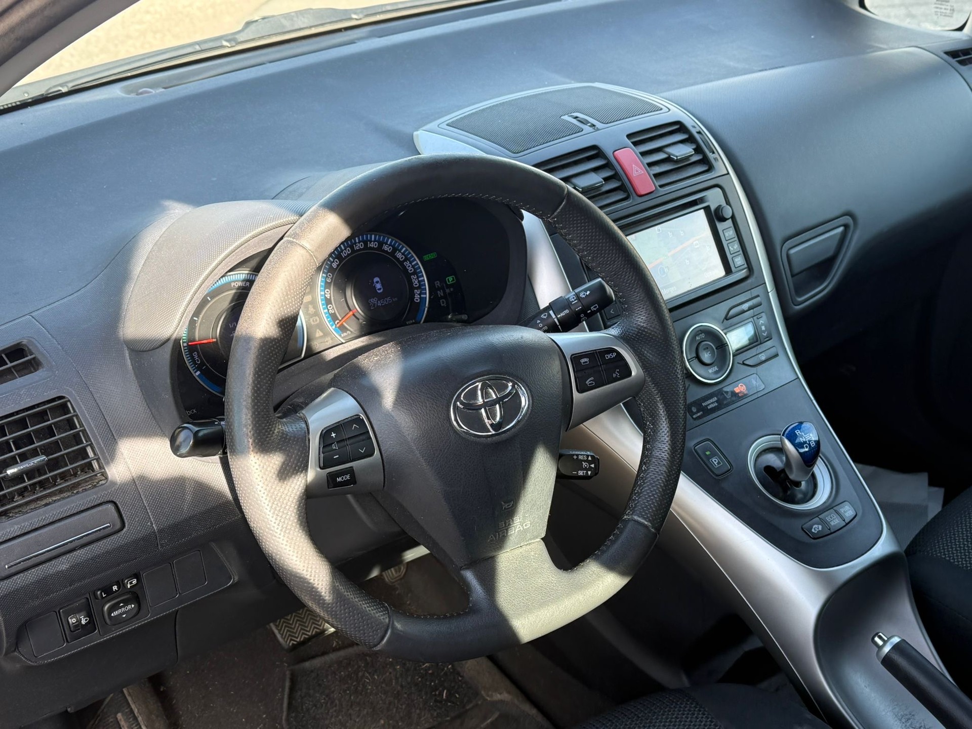 TOYOTA Auris 1.8 16V HSD Linea Sol Premium-image-9
