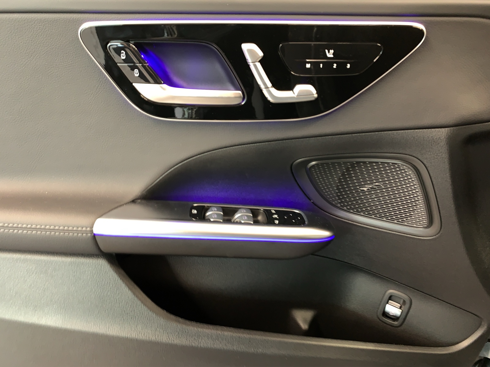 MERCEDES-BENZ C 220d 4 MATIC-image-5