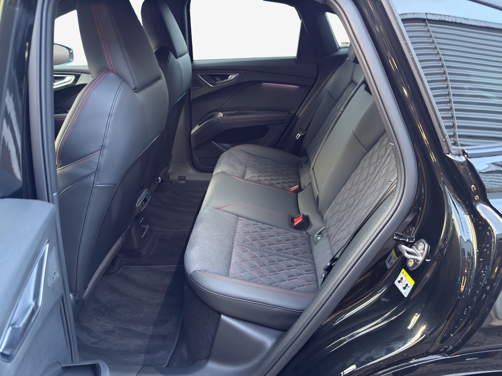 AUDI Q4 Sportback e-tron 45 Edition Swiss Ski quattro-image-11