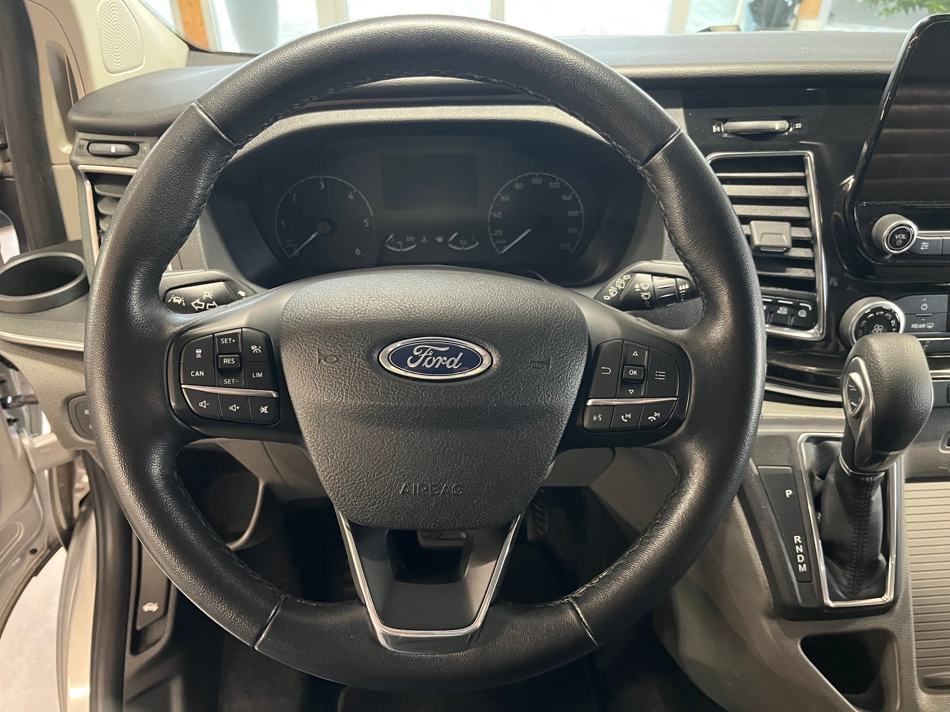 FORD Tourneo Custom 320 L1H1 Titanium A-image-13