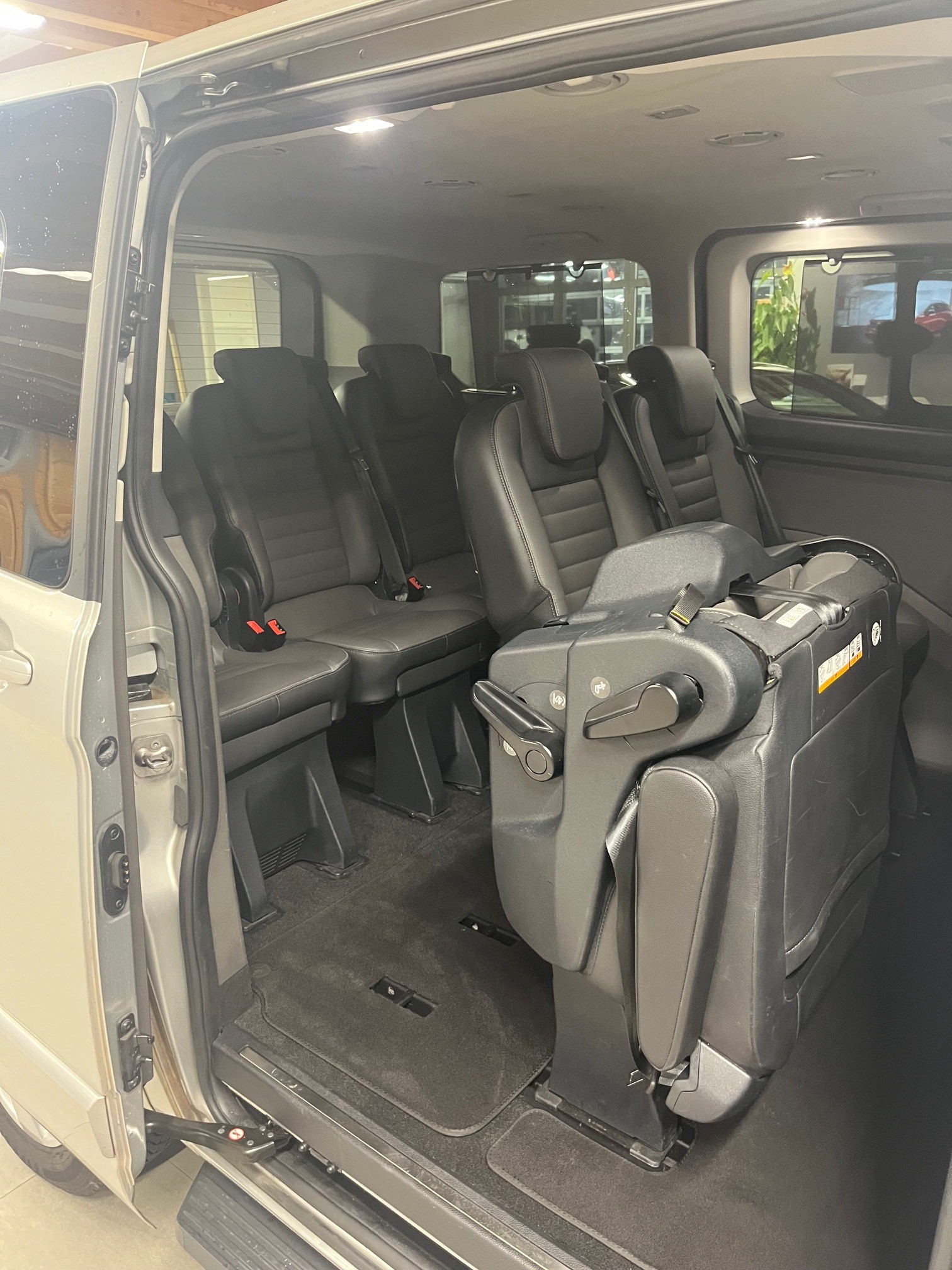 FORD Tourneo Custom 320 L1H1 Titanium A-image-10