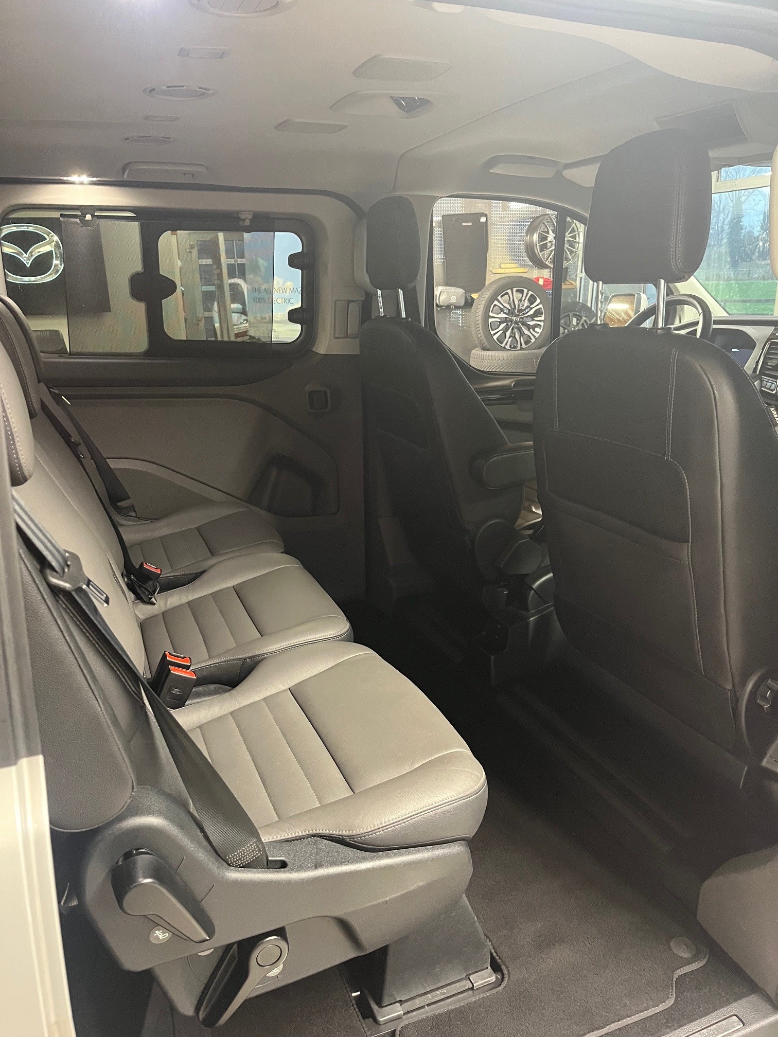 FORD Tourneo Custom 320 L1H1 Titanium A-image-9