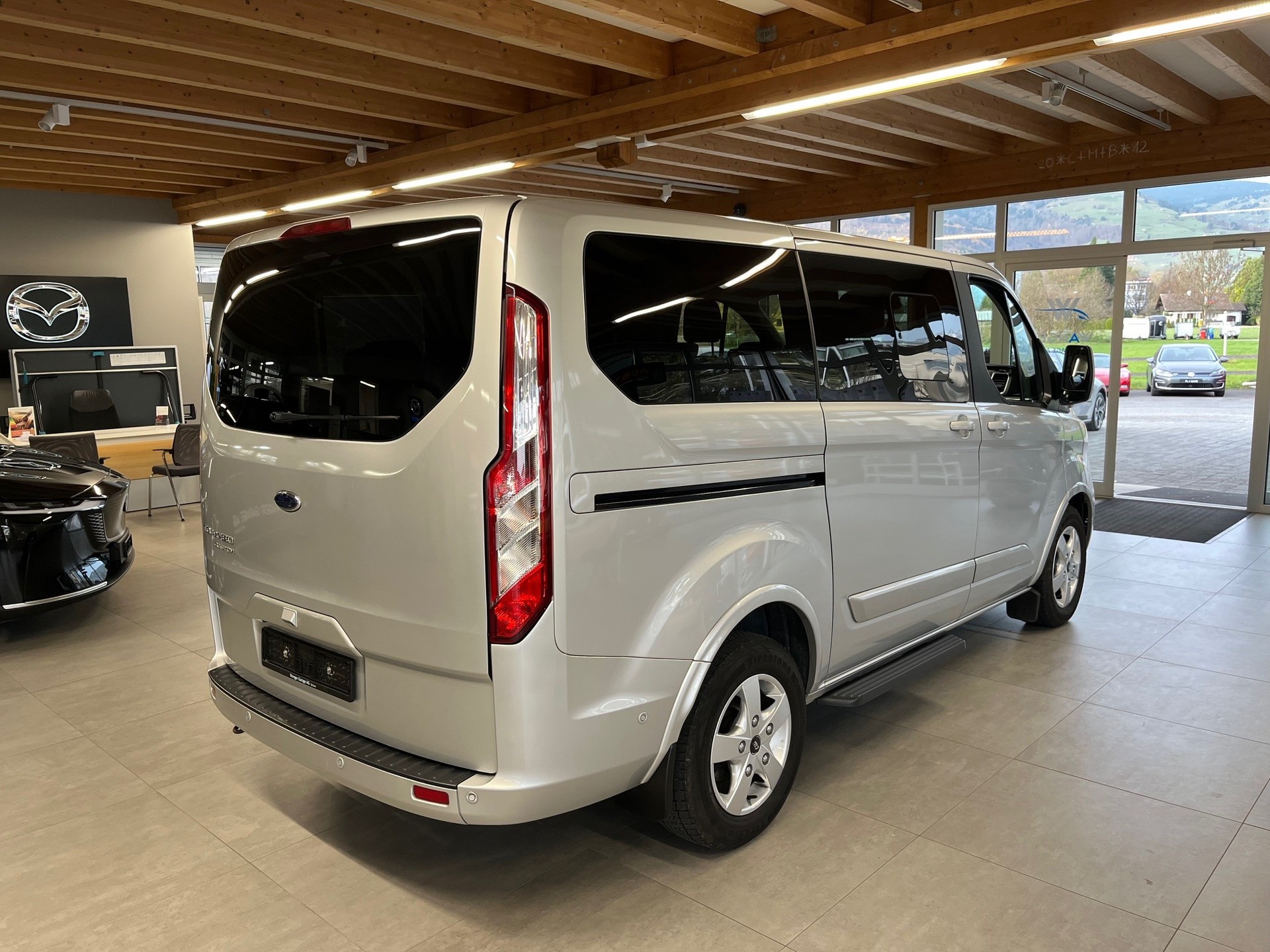 FORD Tourneo Custom 320 L1H1 Titanium A-image-3