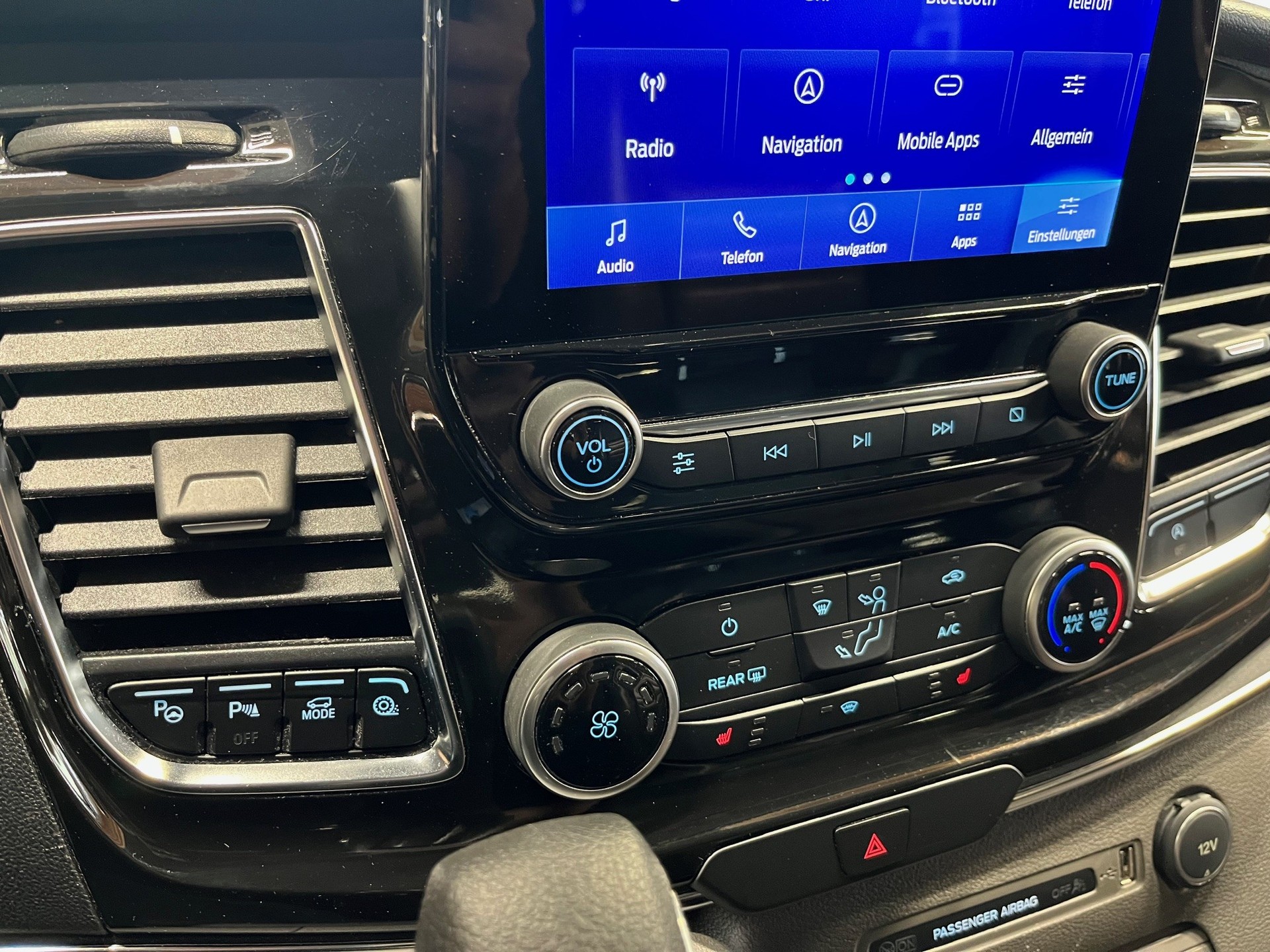 FORD Tourneo Custom 320 L1H1 Titanium A-image-14