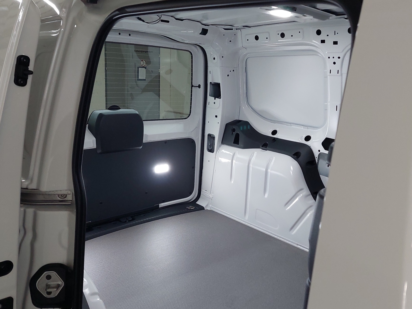 VW Caddy Cargo Entry 2.0 TDI-image-6