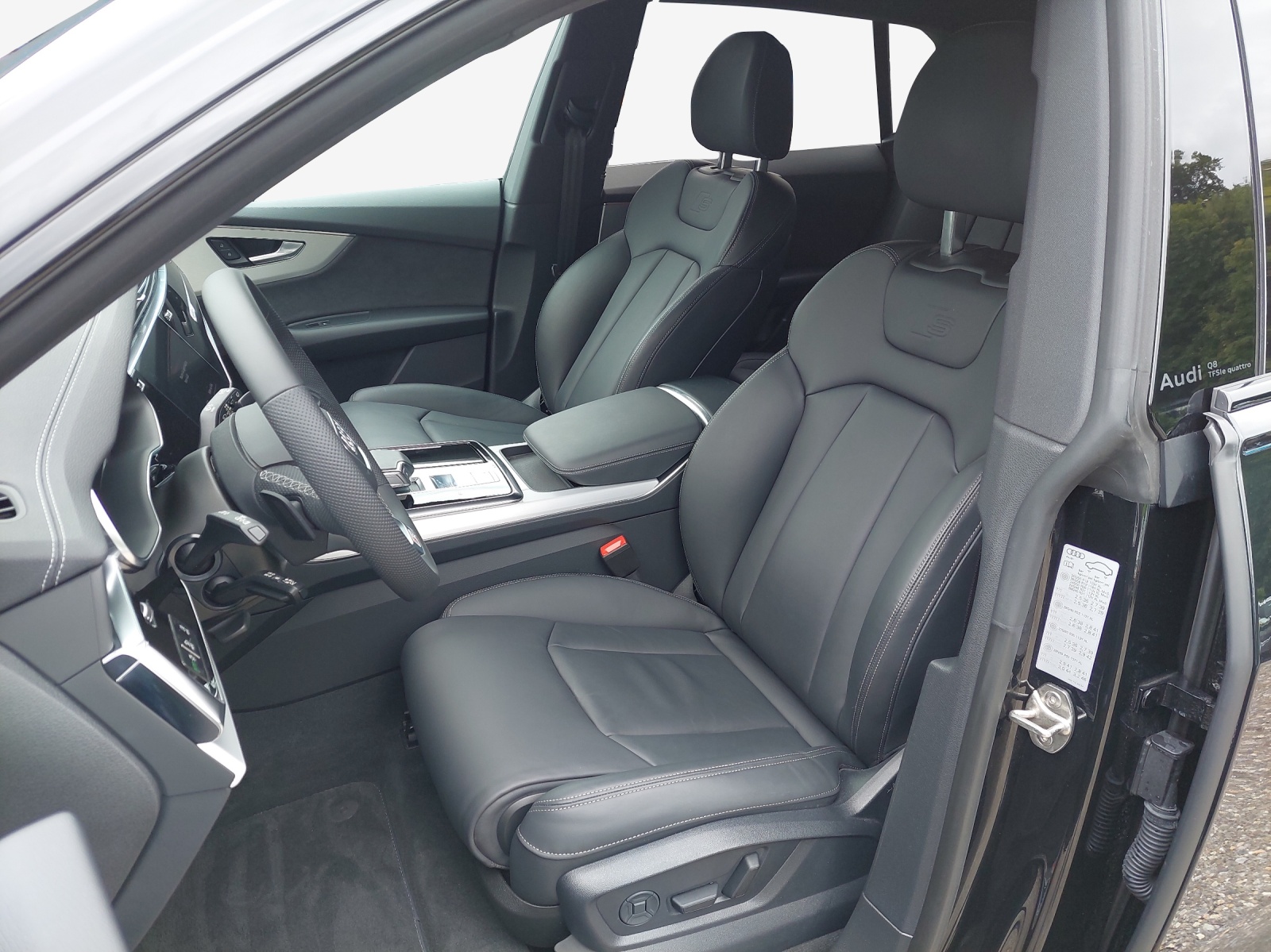AUDI Q8 55 TFSI e quattro PHEV tiptronic-image-8