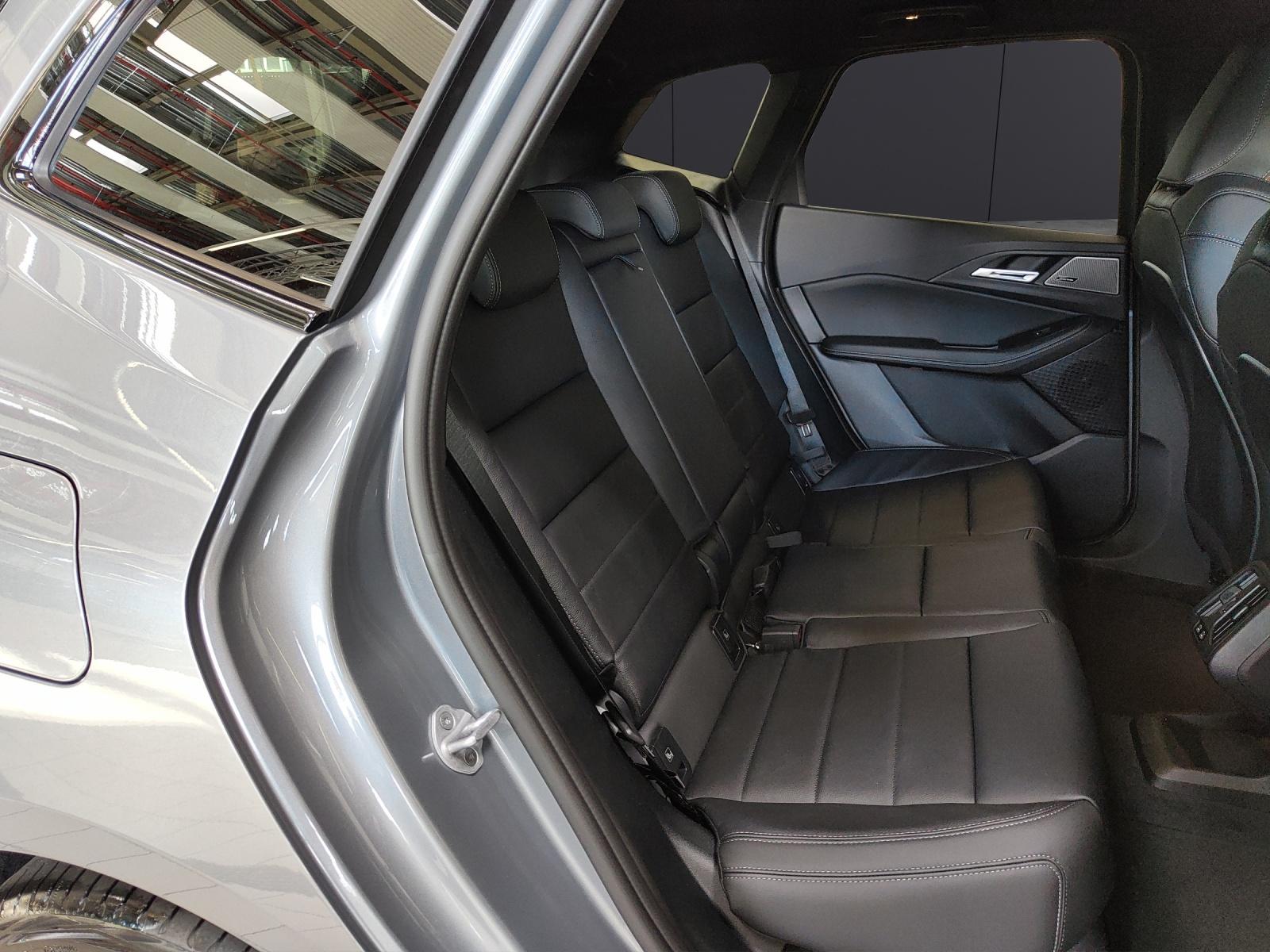 BMW 230e xDrive paddles Active Tourer-image-16