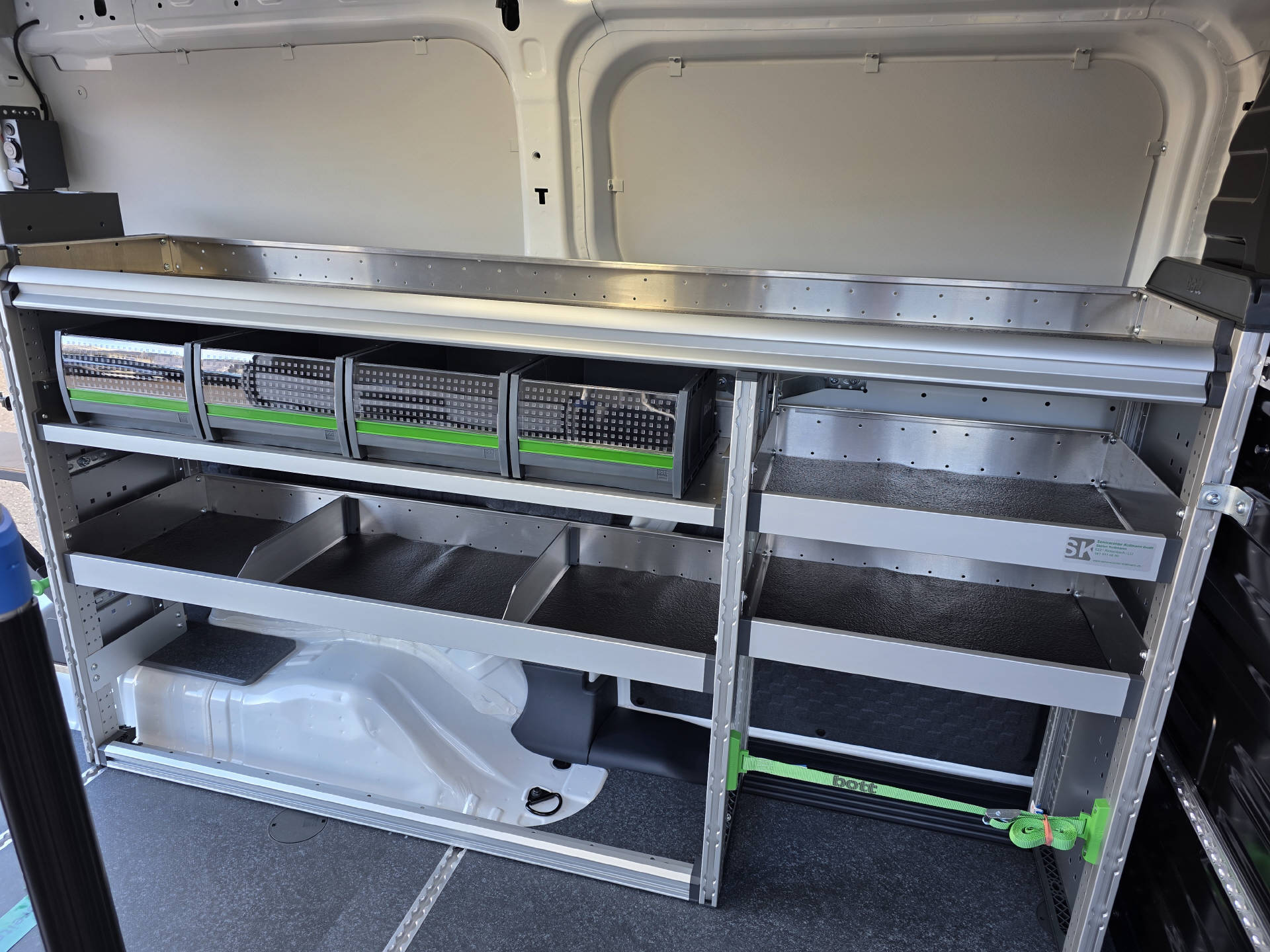 KIA PV5 Cargo 51.5 kWh Essential mit Bott Innenausbau-image-11