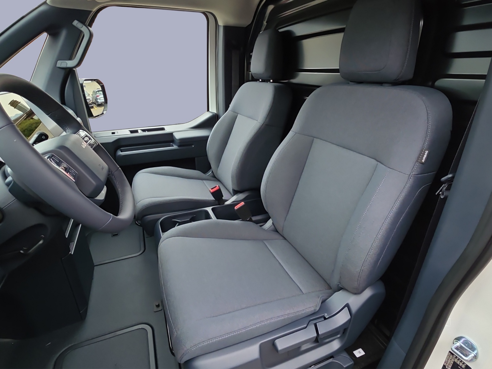 KIA PV5 Cargo 51.5 kWh Essential mit Bott Innenausbau-image-14