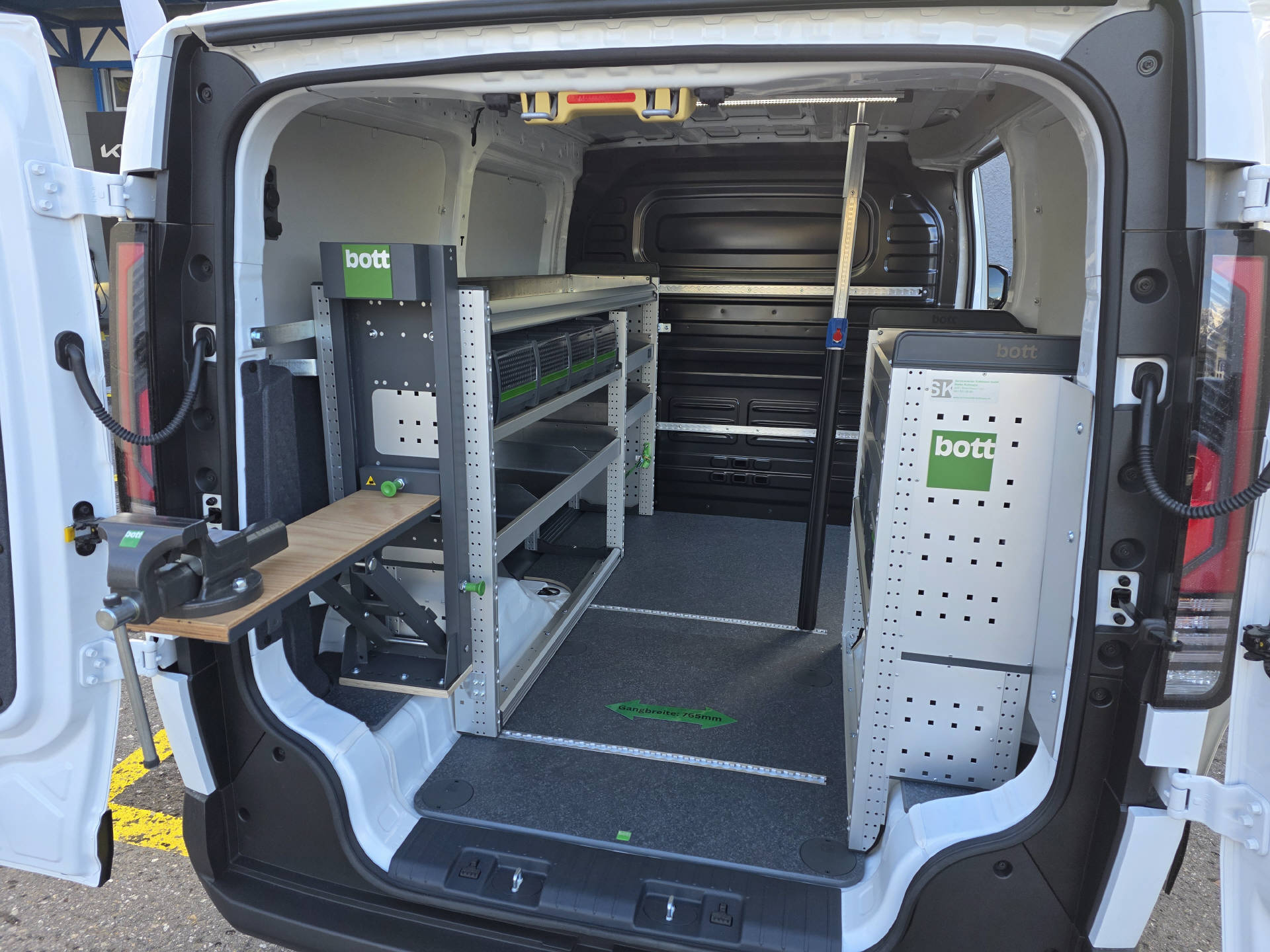 KIA PV5 Cargo 51.5 kWh Essential mit Bott Innenausbau