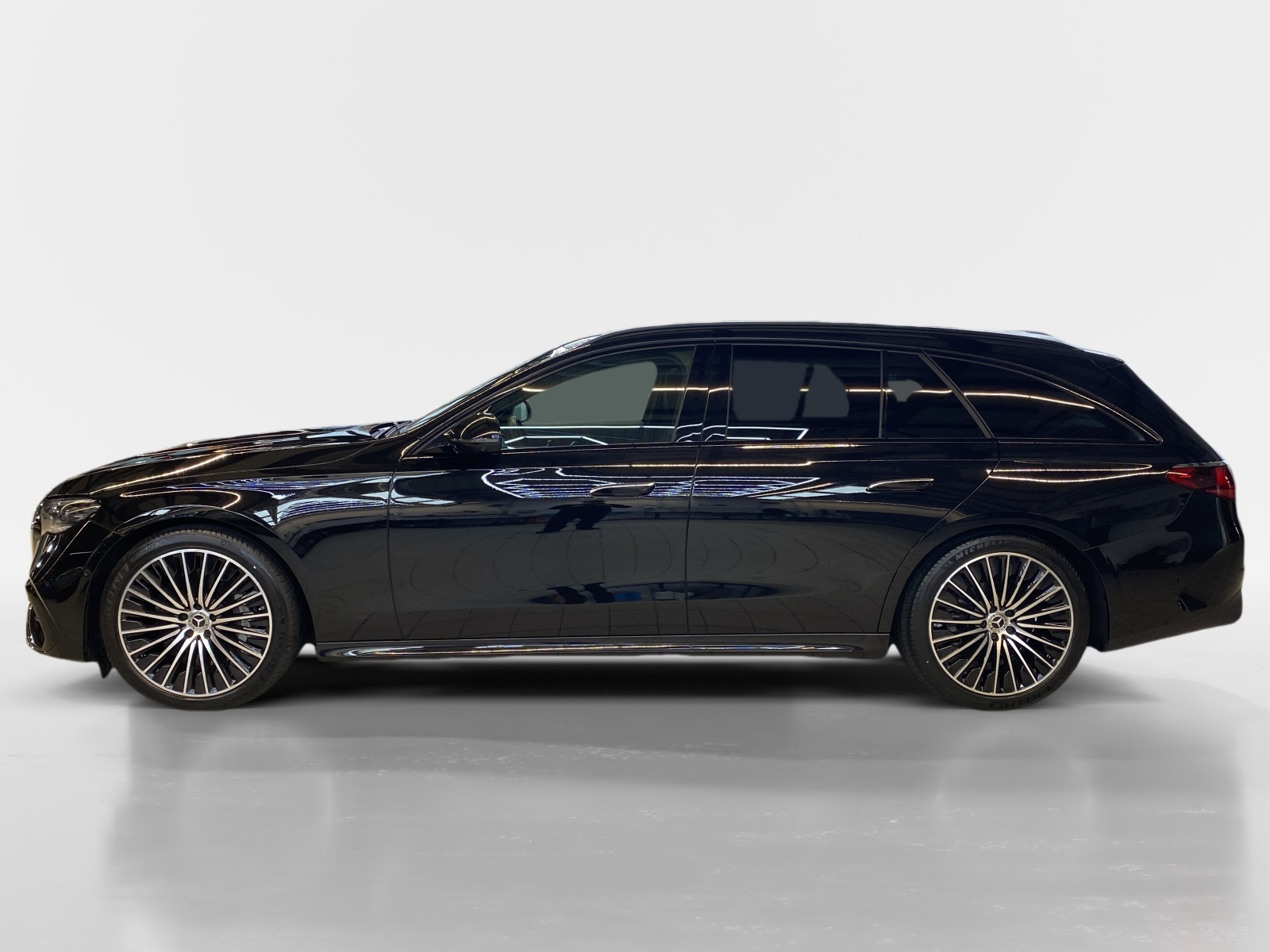MERCEDES-BENZ E 200 AMG Line 4MATIC Kombi-image-2