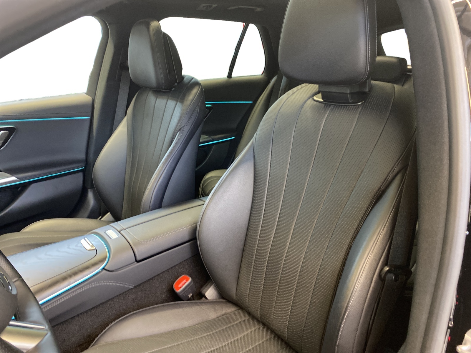 MERCEDES-BENZ E 200 AMG Line 4MATIC Kombi-image-6