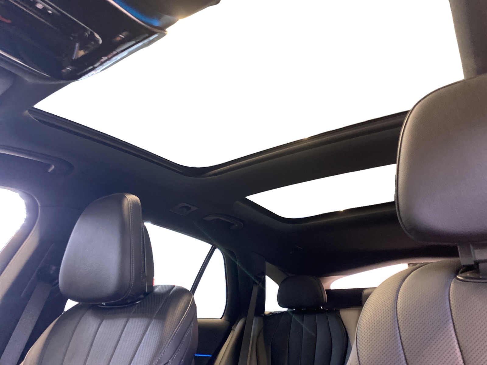 MERCEDES-BENZ E 200 AMG Line 4MATIC Kombi-image-11