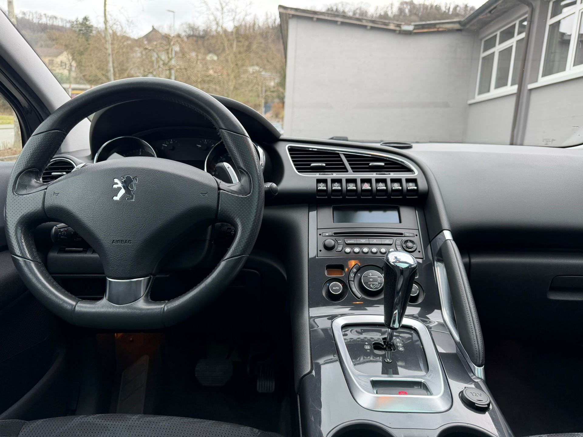 PEUGEOT 3008 1.6 HDI Sport Pack EGS6-image-7