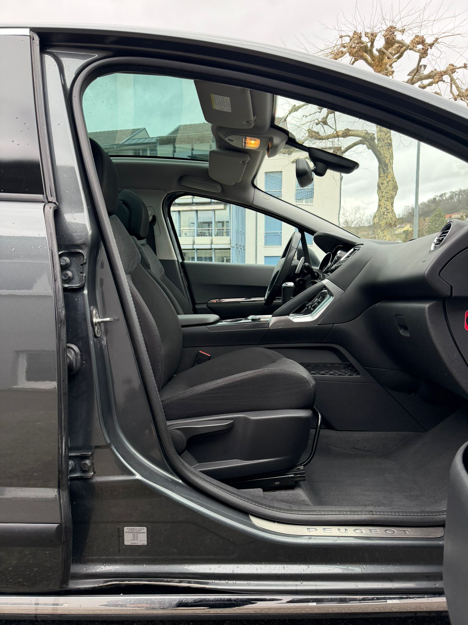 PEUGEOT 3008 1.6 HDI Sport Pack EGS6-image-9