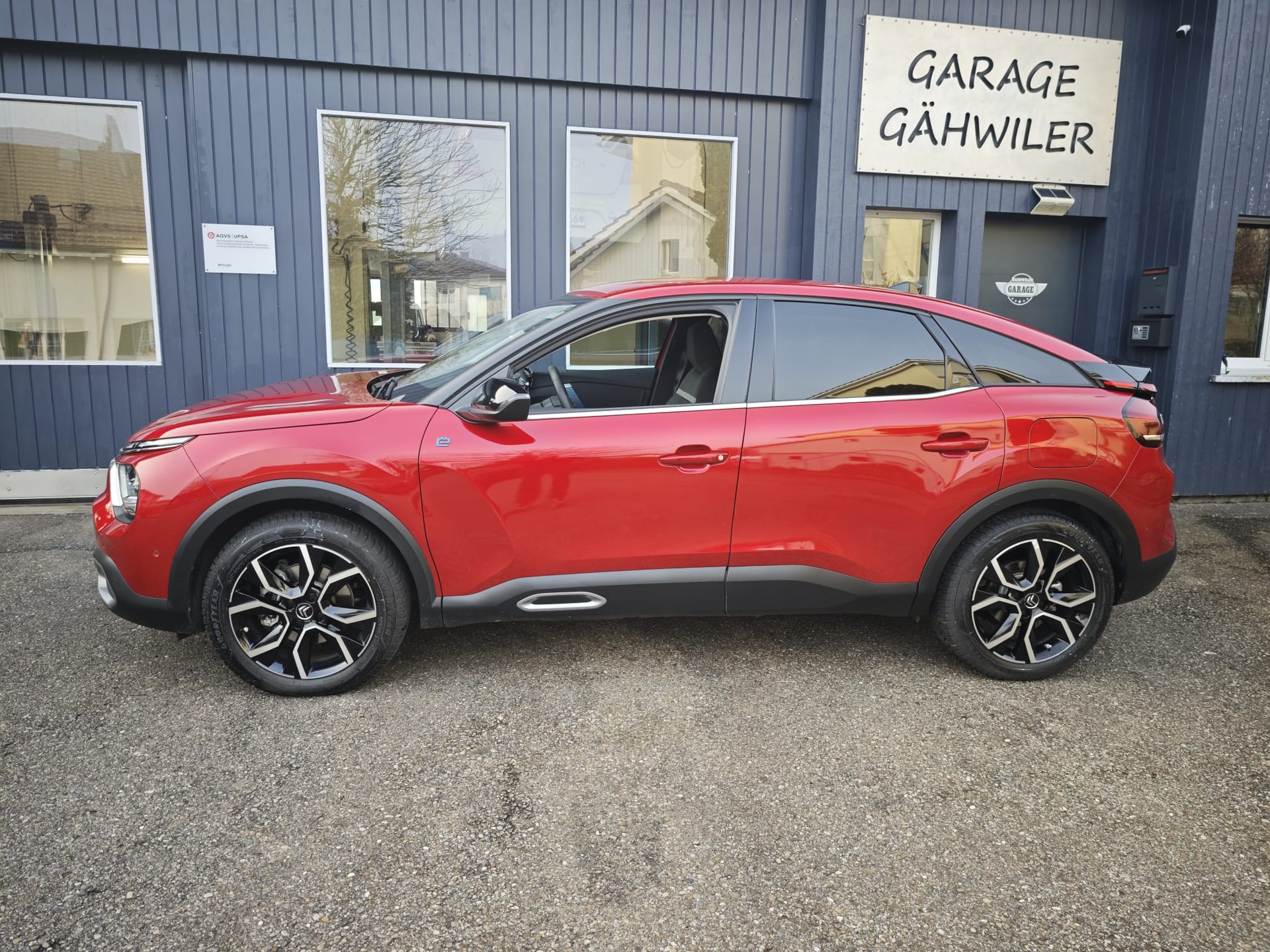 CITROEN C4 Electric Shine-image-1