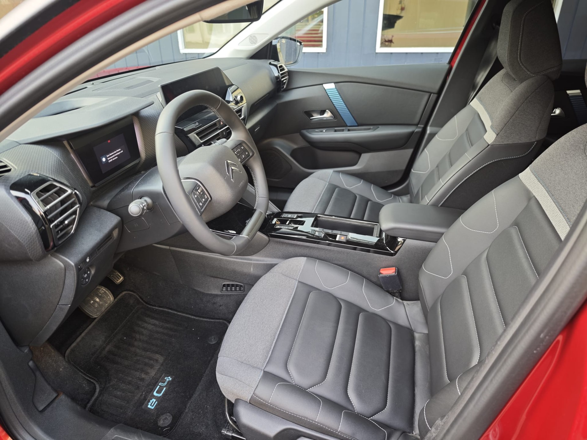 CITROEN C4 Electric Shine-image-3