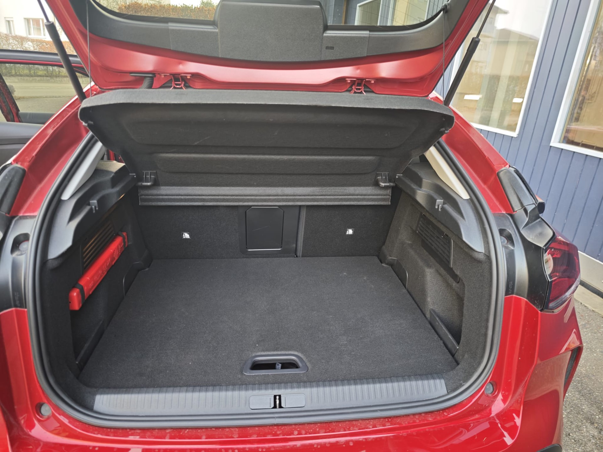 CITROEN C4 Electric Shine-image-5