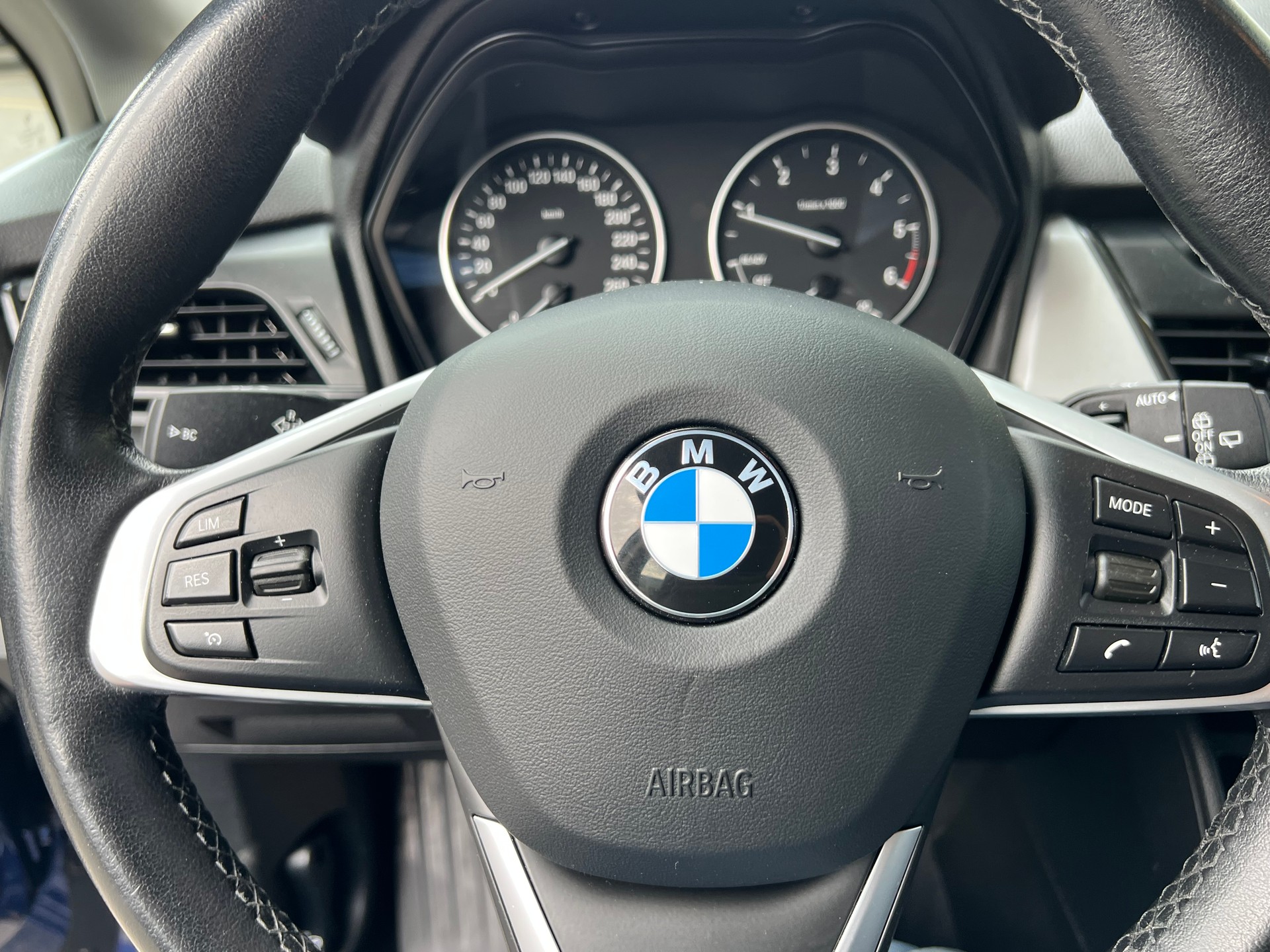 BMW 218d Active Tourer Sport Automatik ** Klima * Navigation * Tempomat * 8 fachbereift * frisch ab MFK * 1 Jahr Garantie möglich **-image-20