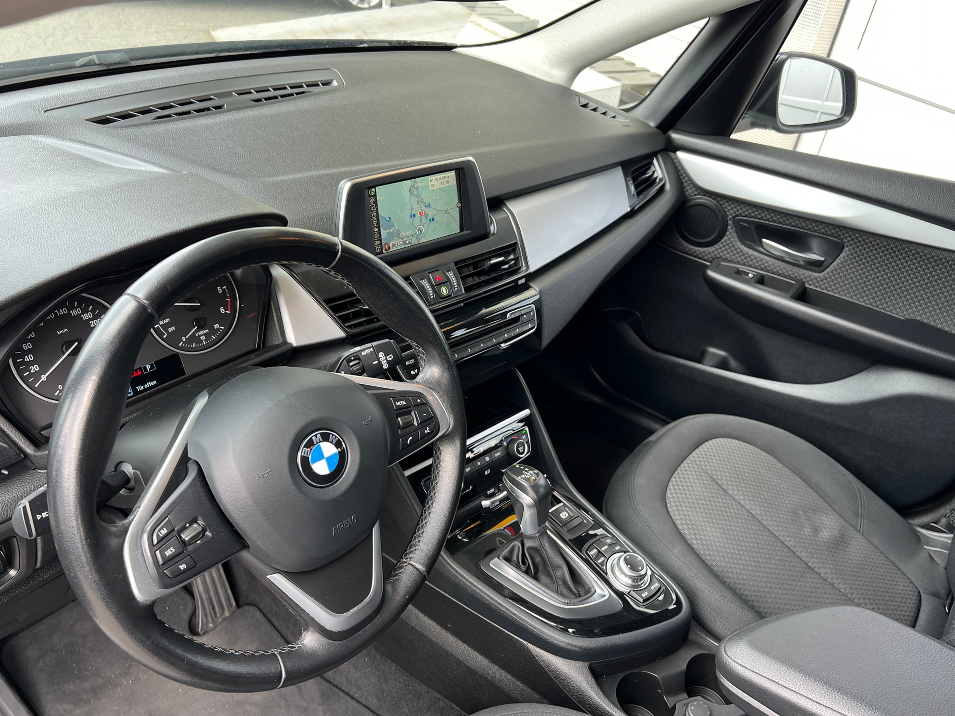 BMW 218d Active Tourer Sport Automatik ** Klima * Navigation * Tempomat * 8 fachbereift * frisch ab MFK * 1 Jahr Garantie möglich **-image-16