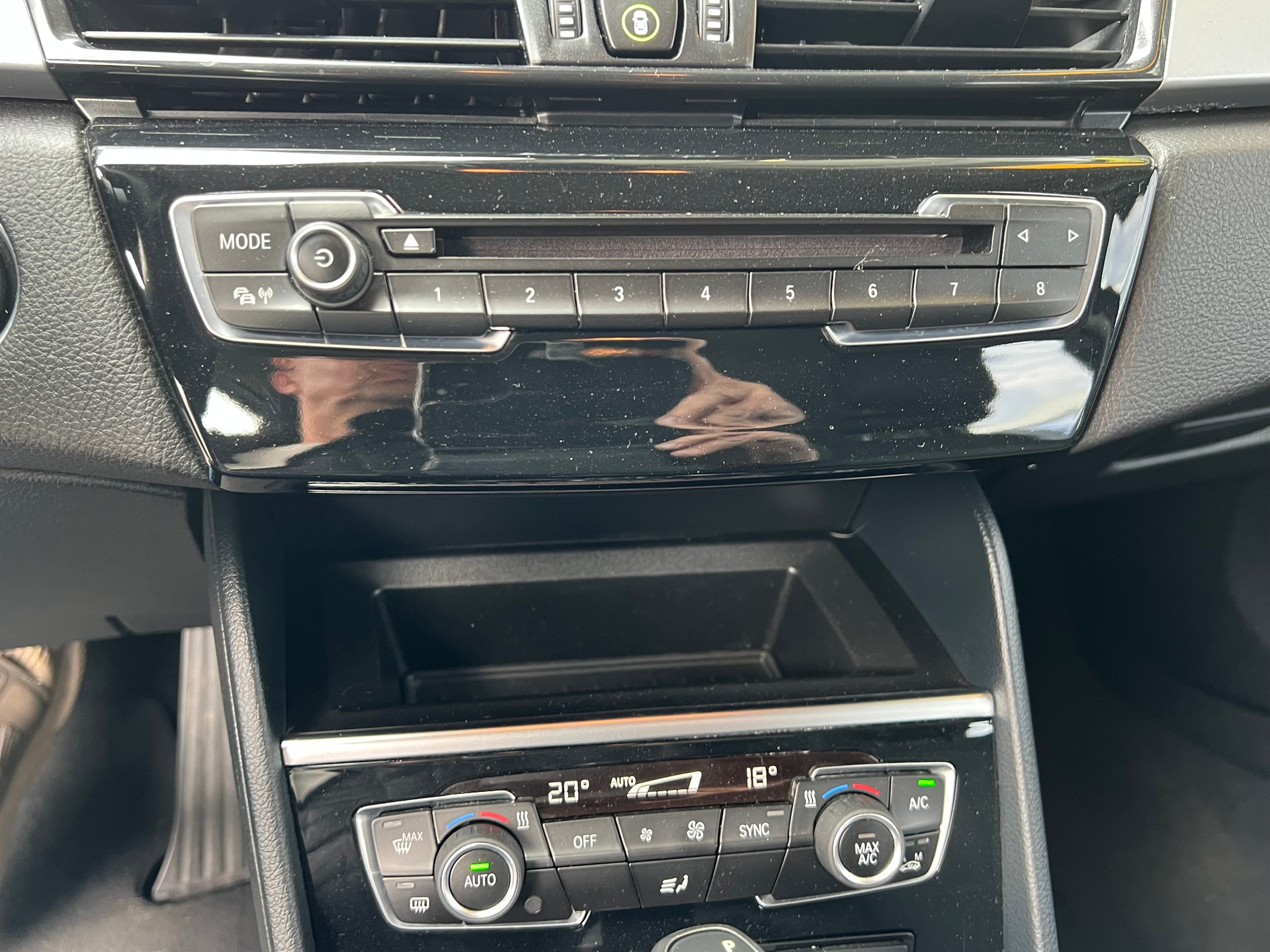 BMW 218d Active Tourer Sport Automatik ** Klima * Navigation * Tempomat * 8 fachbereift * frisch ab MFK * 1 Jahr Garantie möglich **-image-19