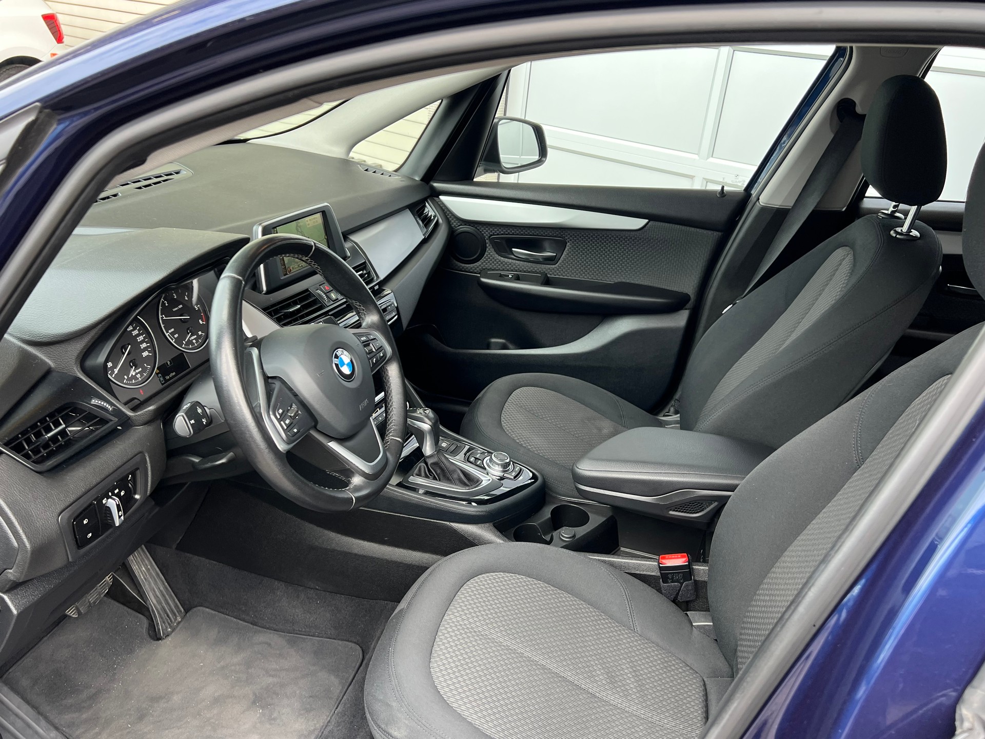 BMW 218d Active Tourer Sport Automatik ** Klima * Navigation * Tempomat * 8 fachbereift * frisch ab MFK * 1 Jahr Garantie möglich **-image-23
