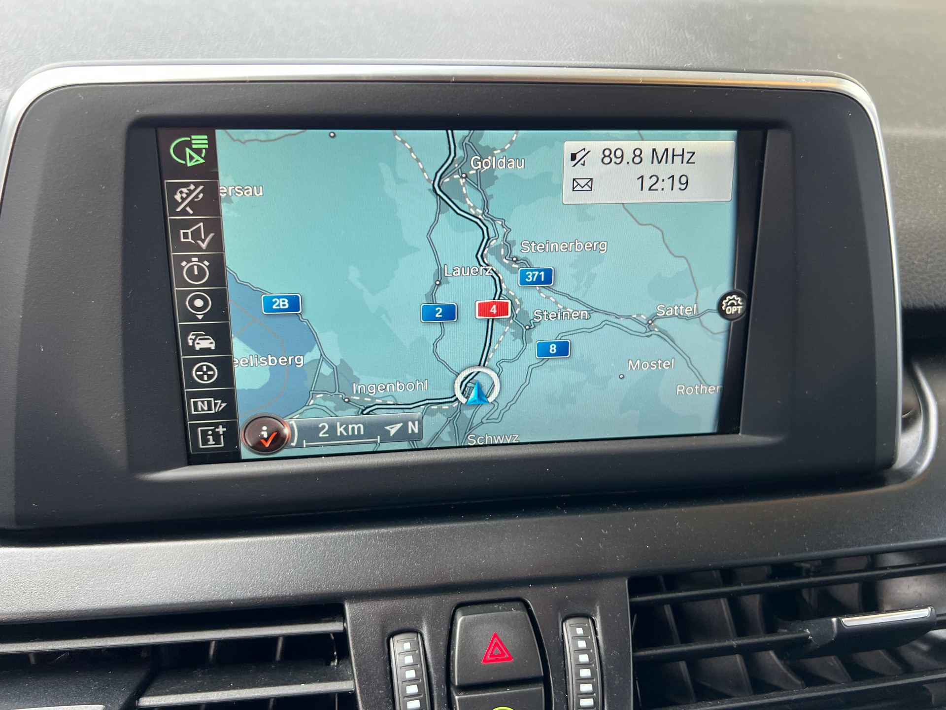 BMW 218d Active Tourer Sport Automatik ** Klima * Navigation * Tempomat * 8 fachbereift * frisch ab MFK * 1 Jahr Garantie möglich **-image-17